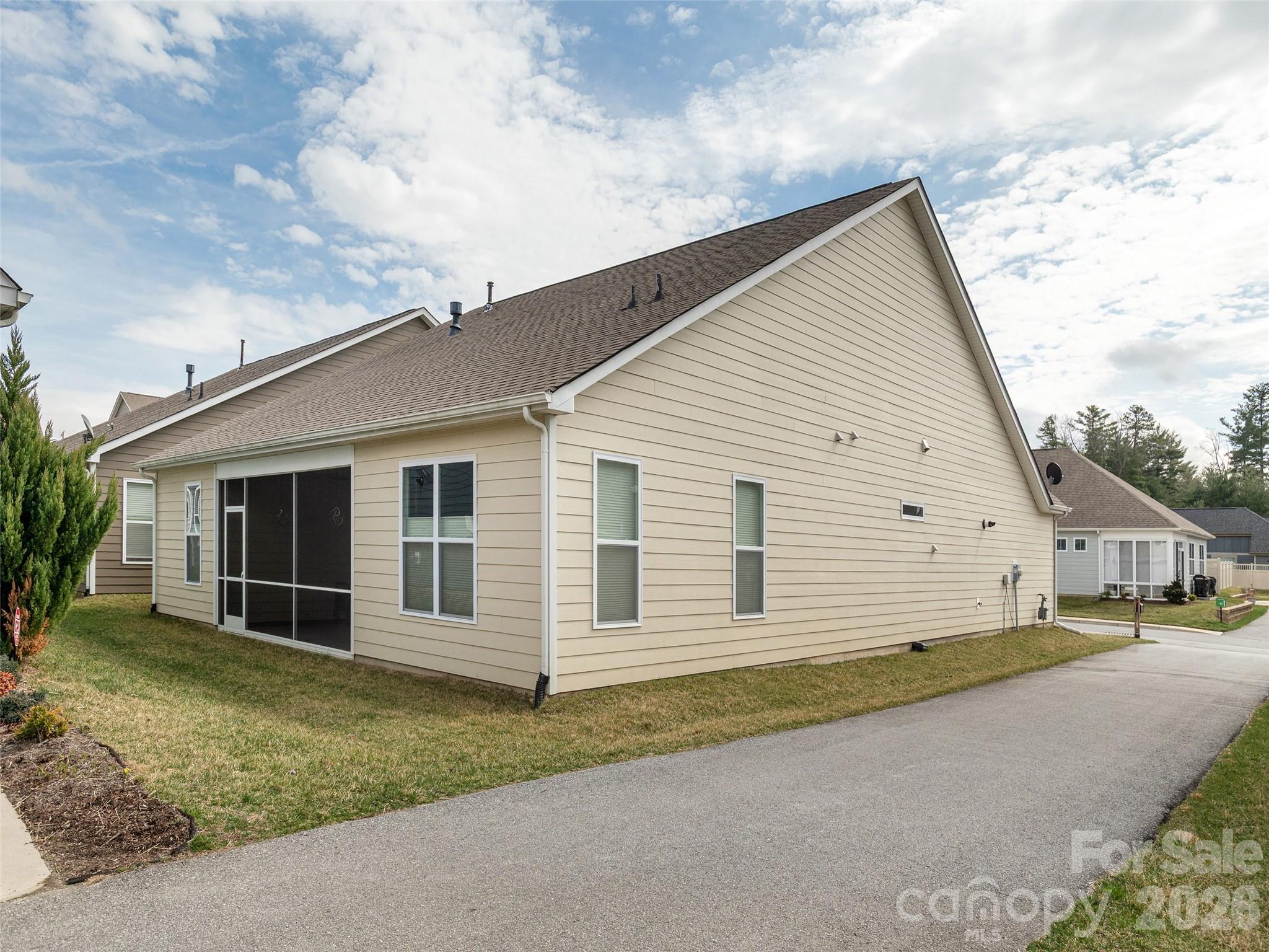 748 Summerfield Place Property Photo 26