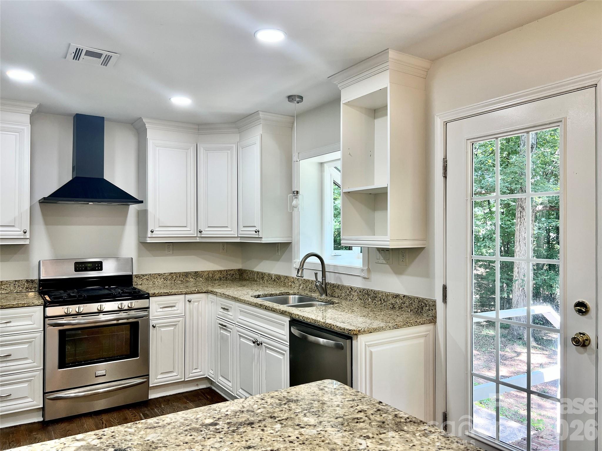 2200 Fair Forest Drive Property Photo 4