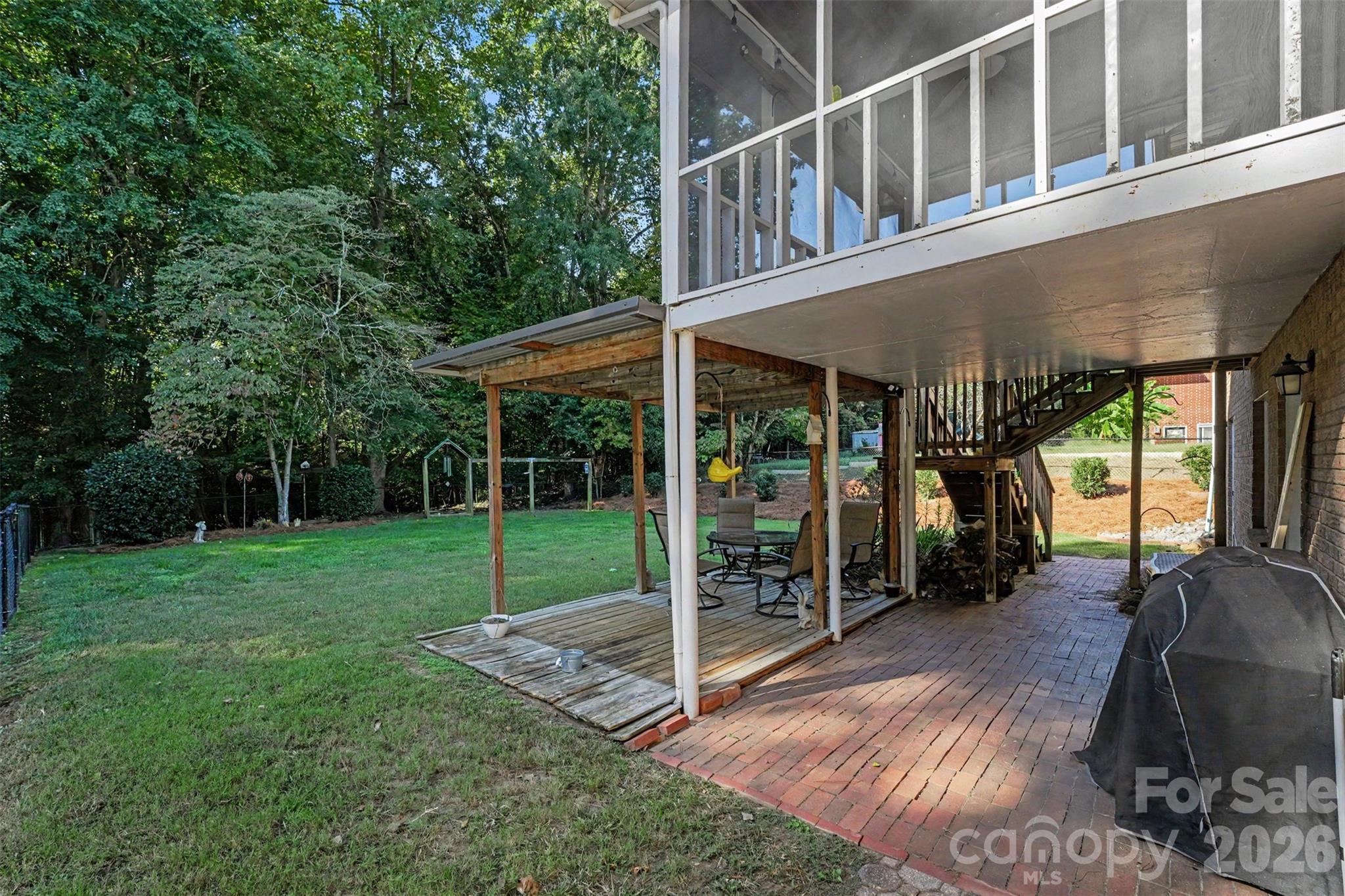211 W 21st Street Property Photo 8