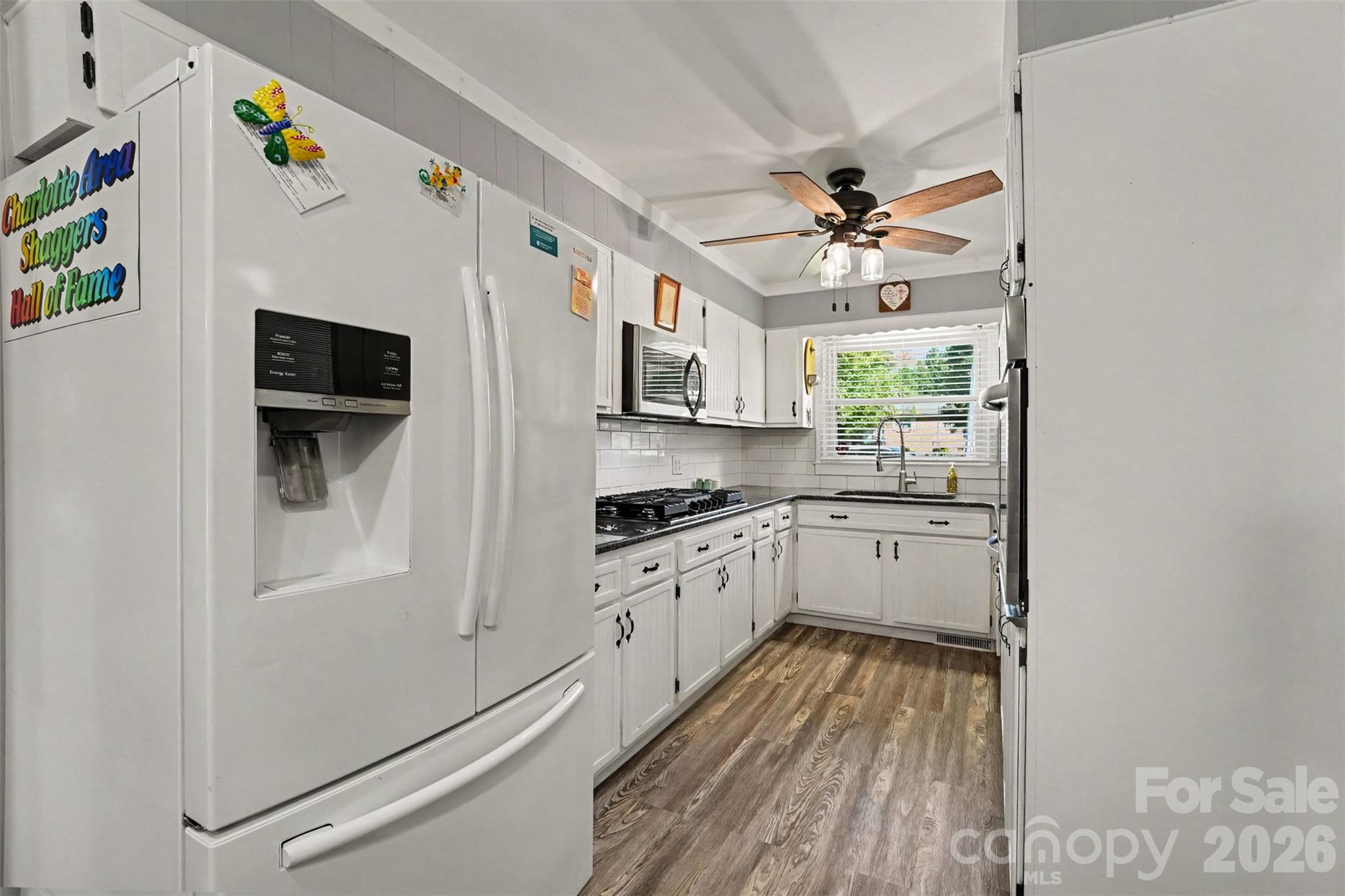 211 W 21st Street Property Photo 12