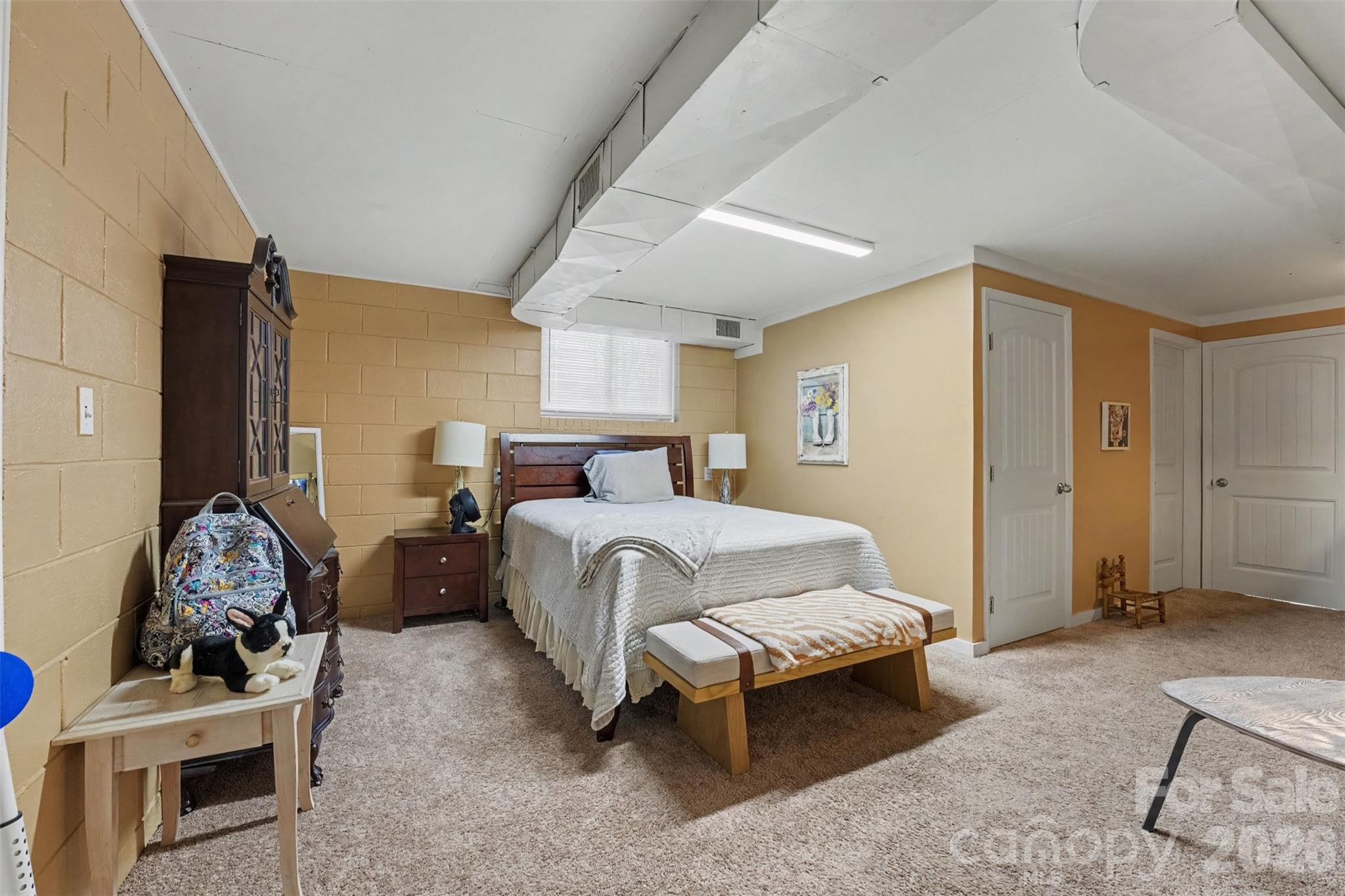 211 W 21st Street Property Photo 15