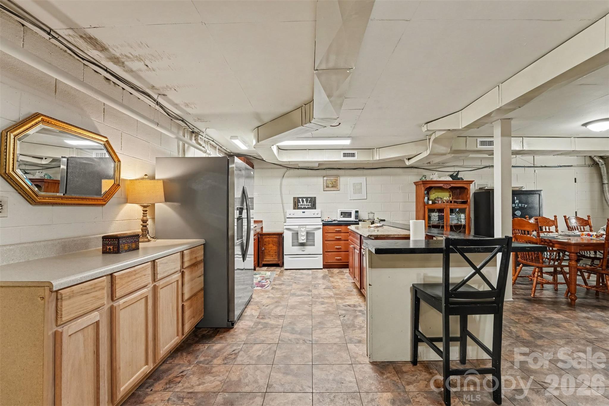 211 W 21st Street Property Photo 16