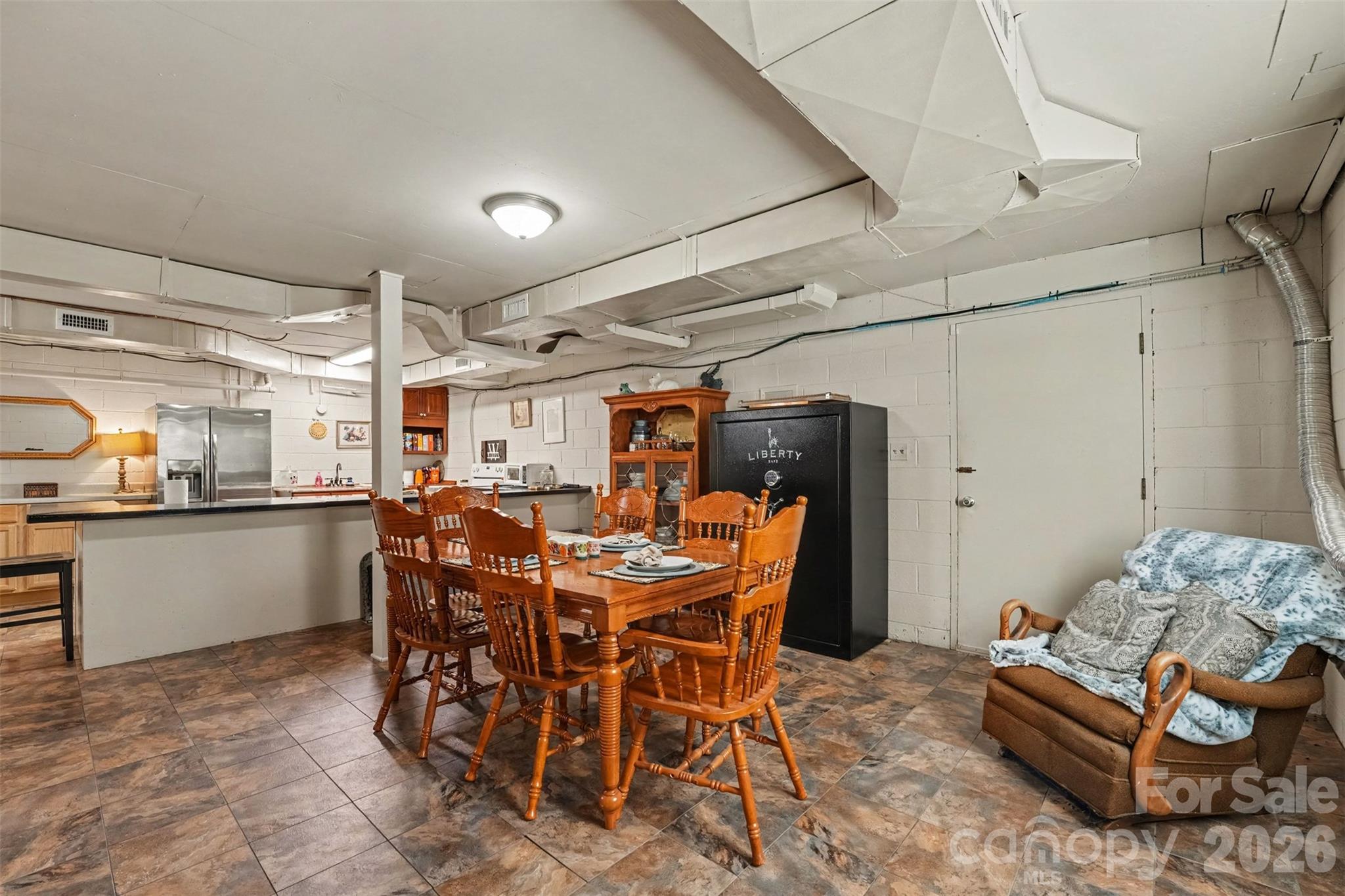 211 W 21st Street Property Photo 17