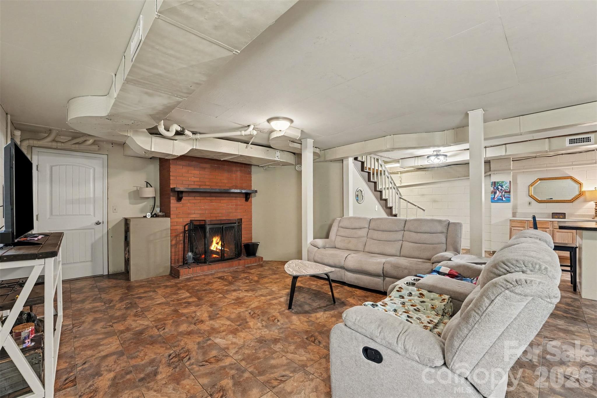211 W 21st Street Property Photo 18