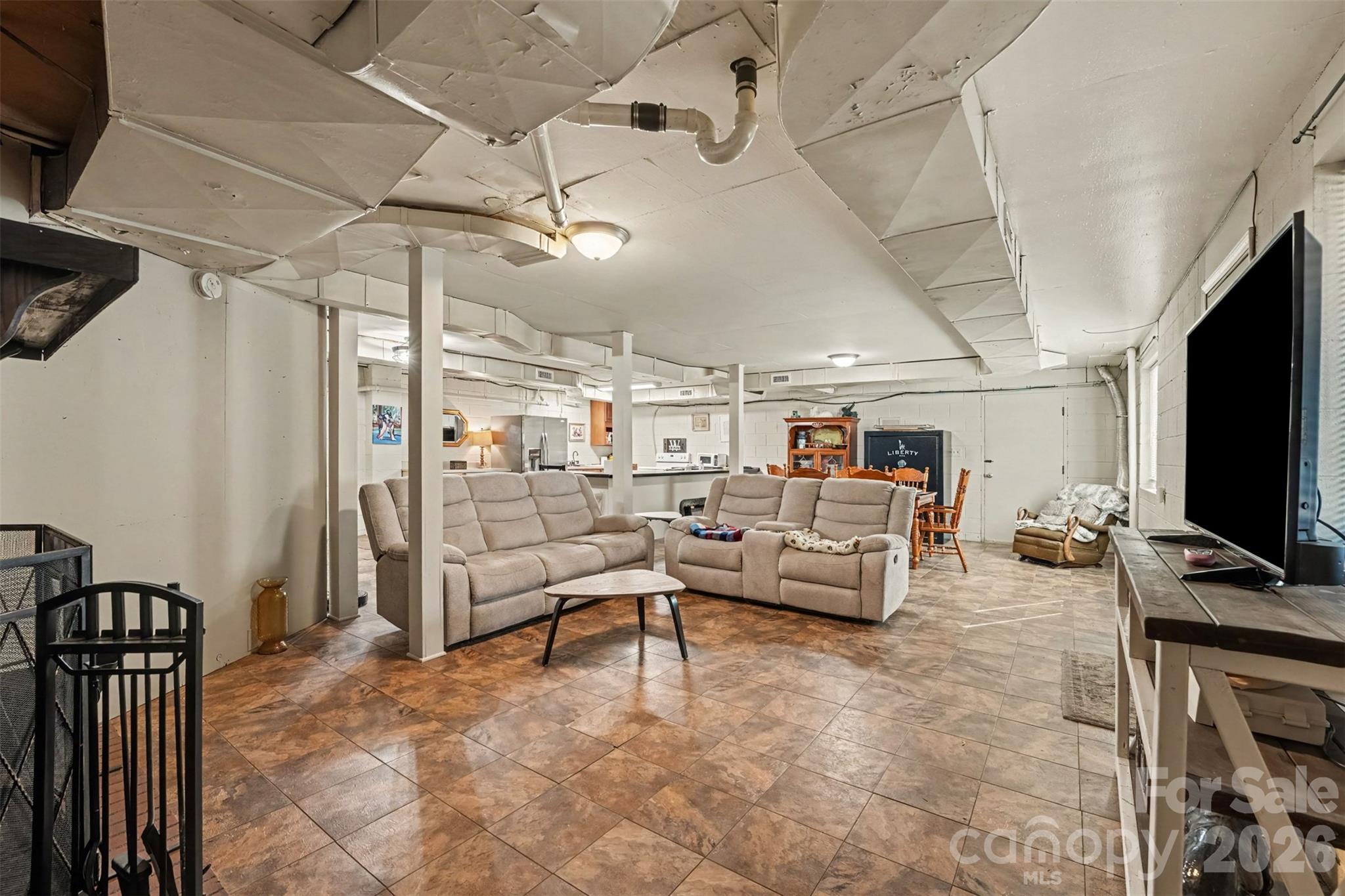 211 W 21st Street Property Photo 19