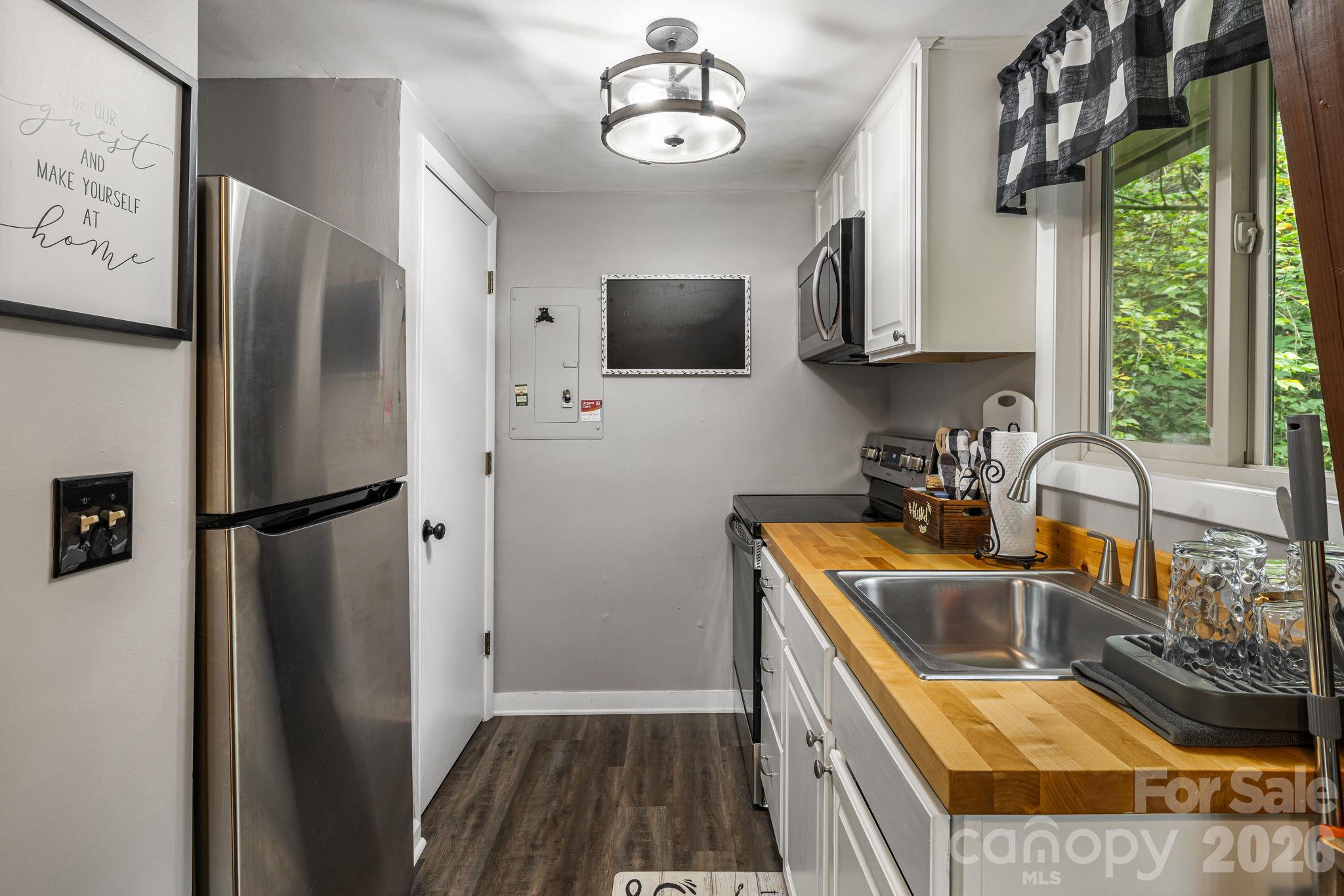 42 Hemlock Hill Road B Property Photo 13