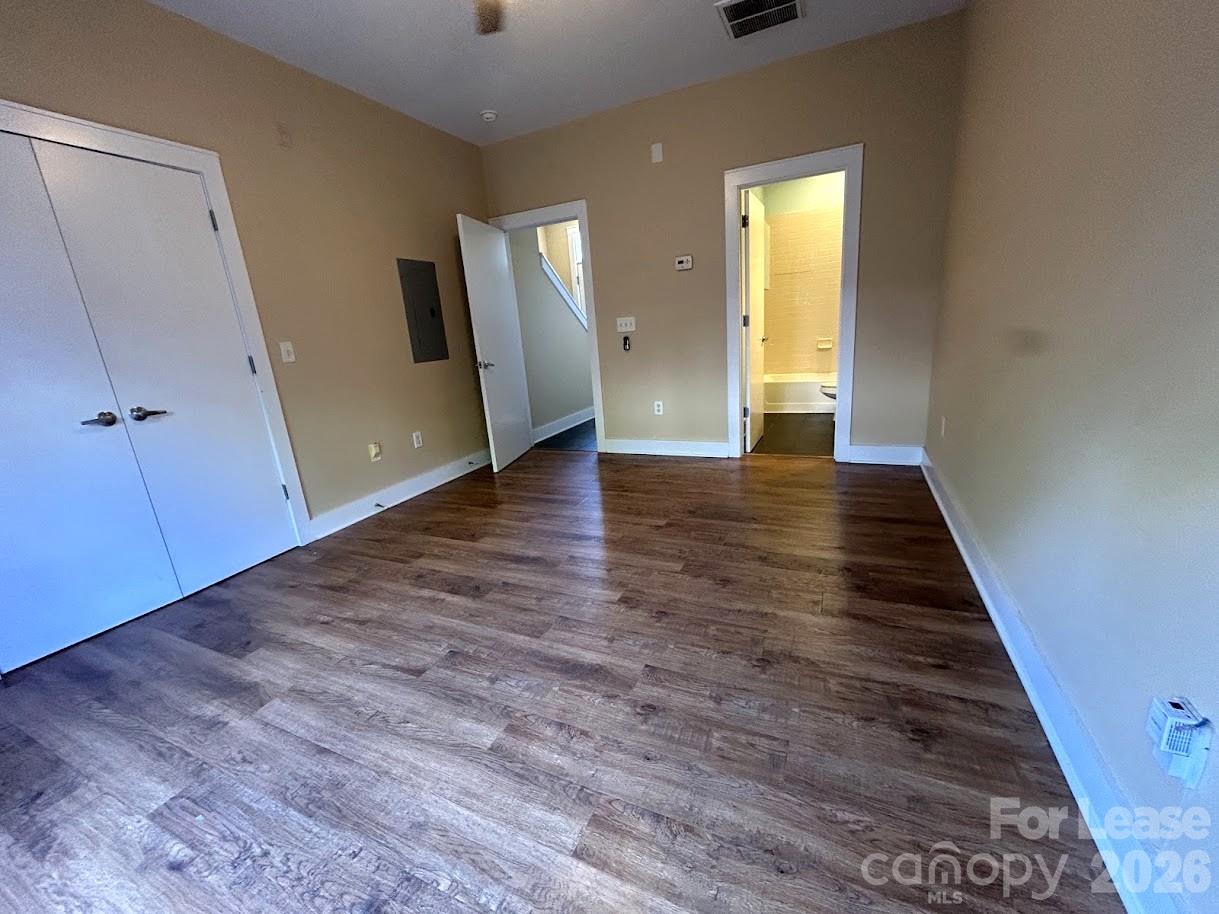 937 E 7th Street Property Photo 3