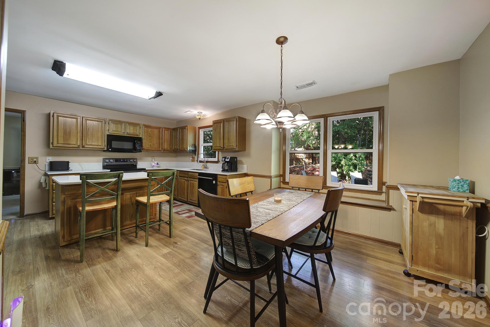 6134 Hickory Forest Drive Property Photo 8