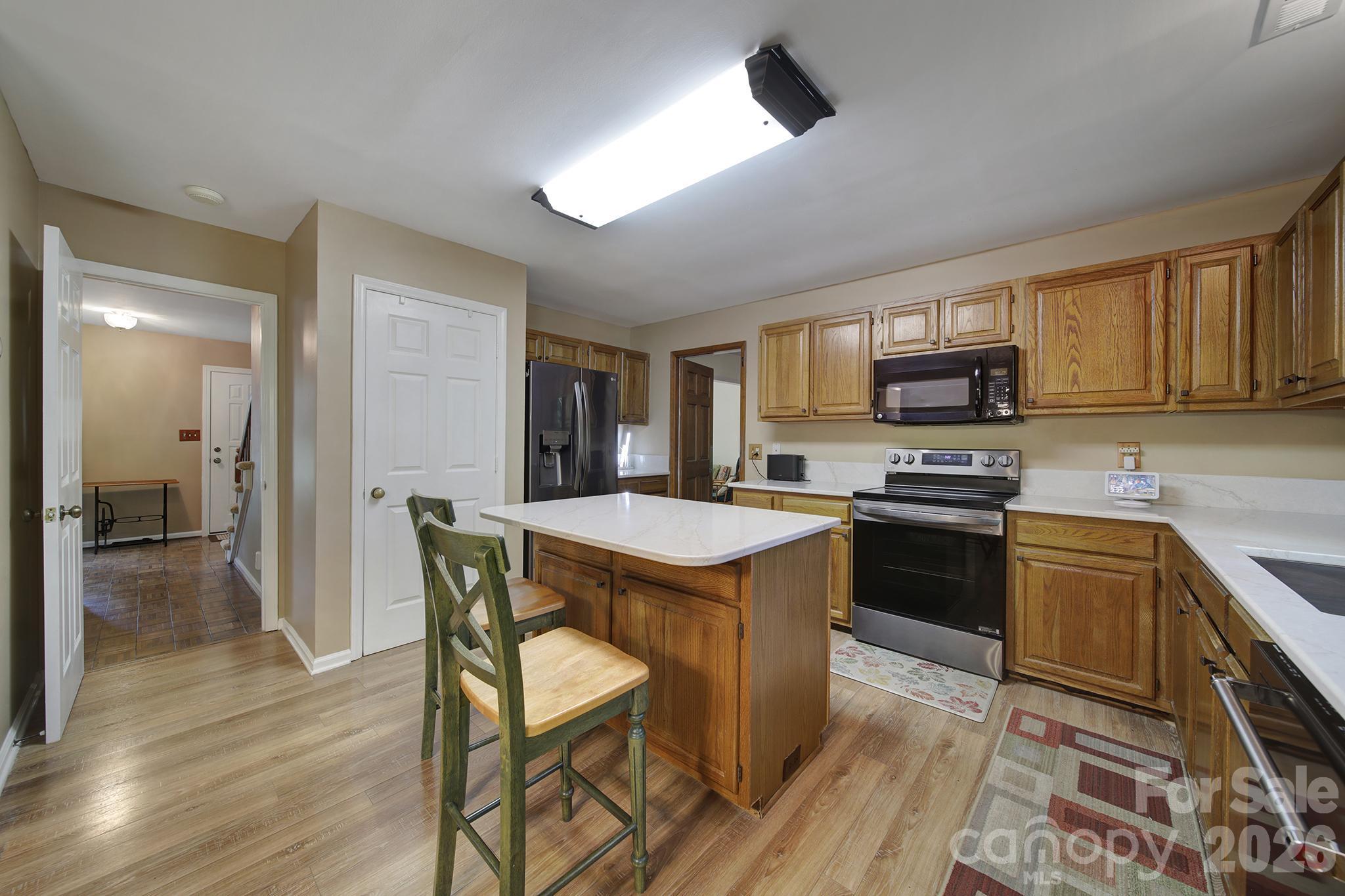 6134 Hickory Forest Drive Property Photo 9