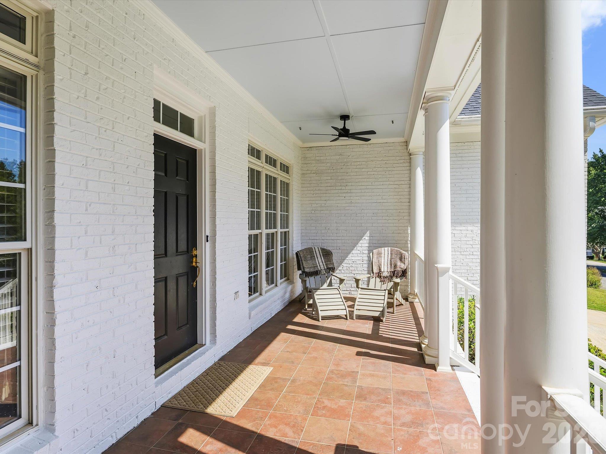 21325 Summerbrook Drive Property Photo 4