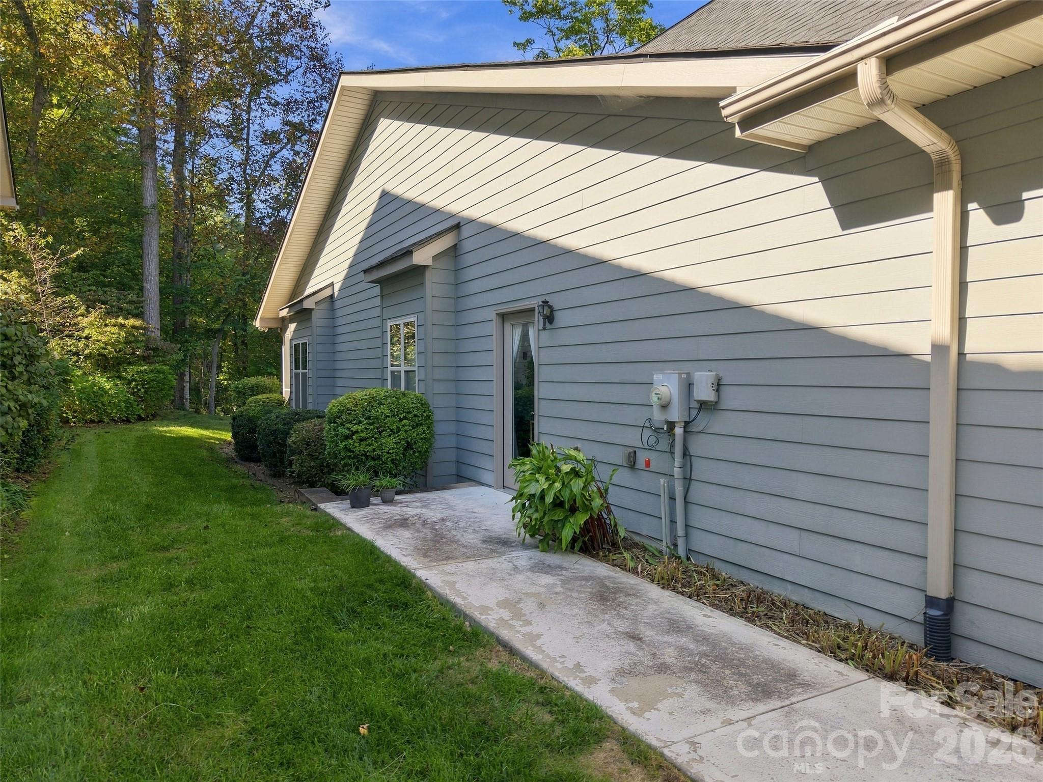 220 Waterside Drive Property Photo 40
