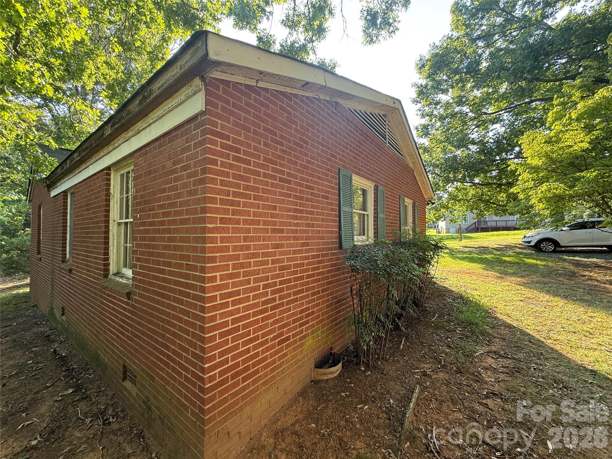 8915 Idlewild Road Property Photo 1