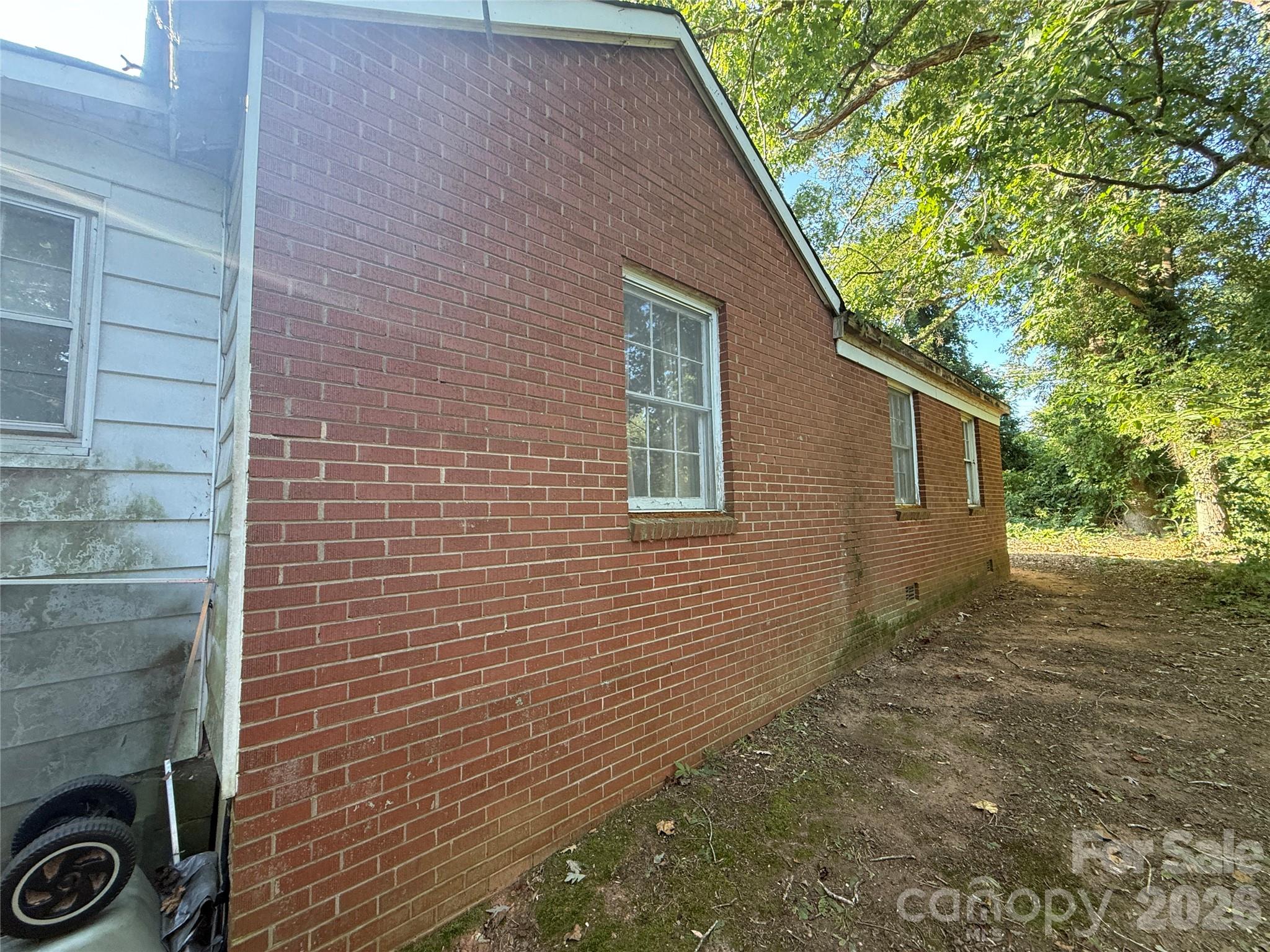 8915 Idlewild Road Property Photo 3