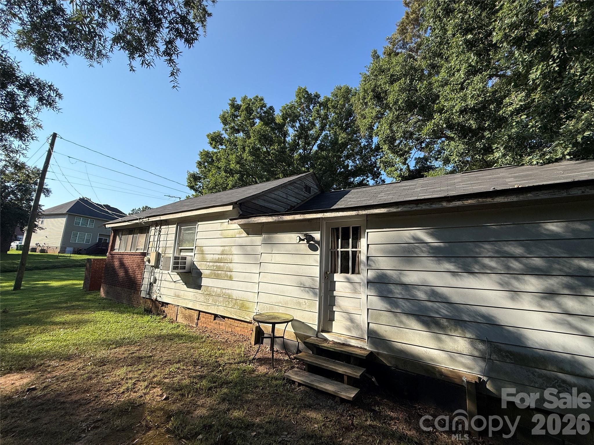 8915 Idlewild Road Property Photo 5