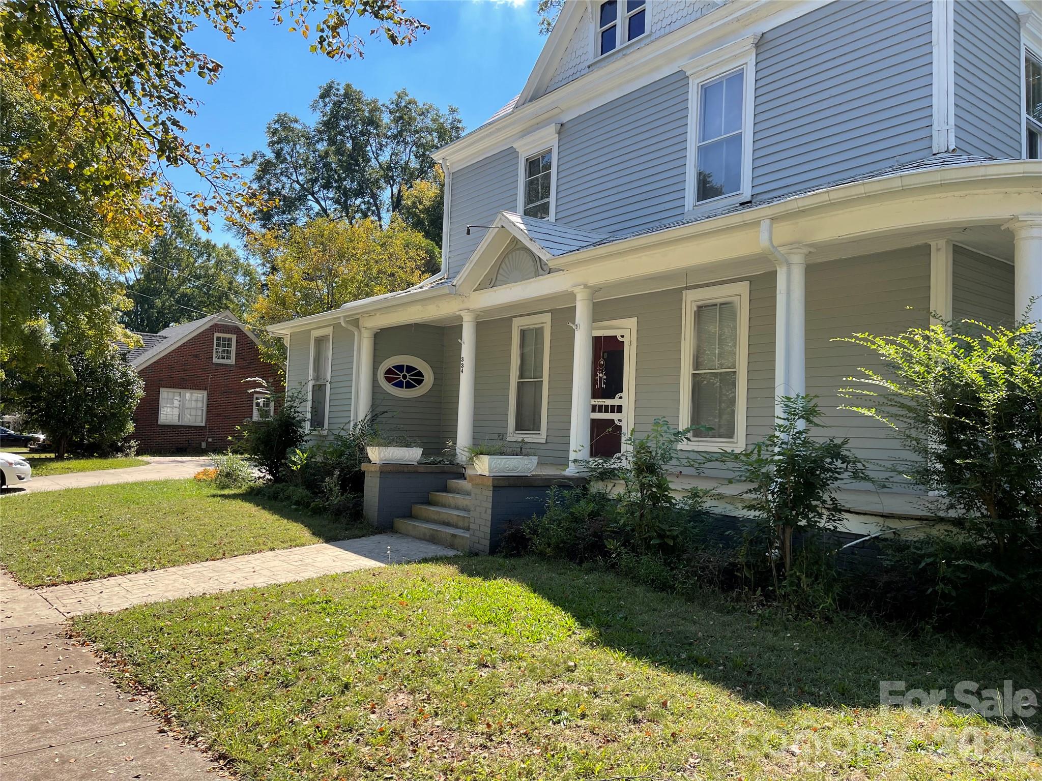 334 Davie Avenue Property Photo 4