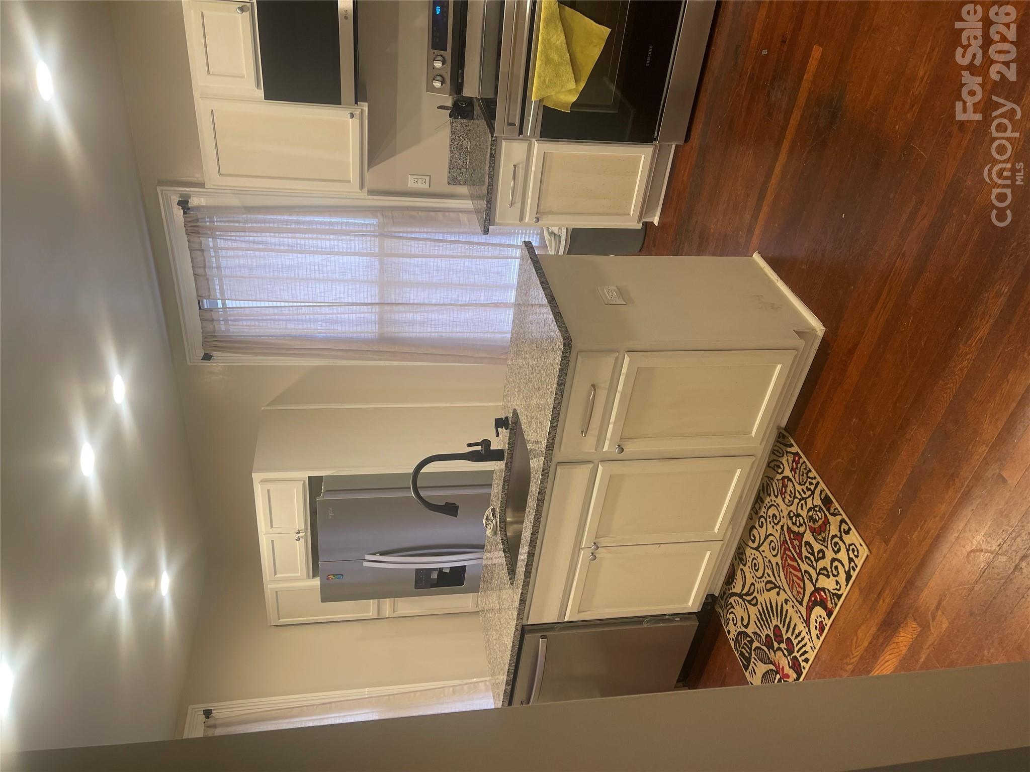 334 Davie Avenue Property Photo 10