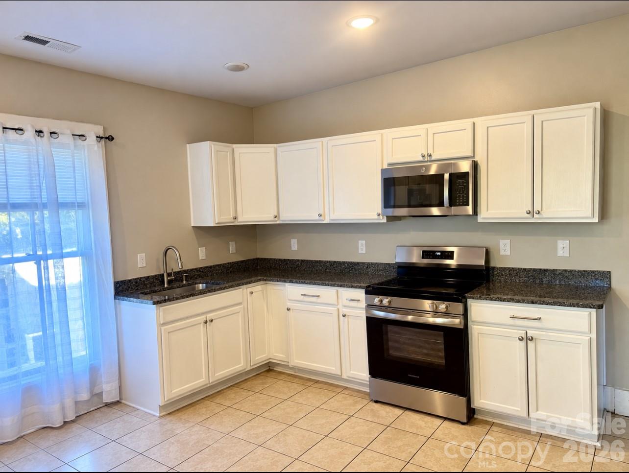 334 Davie Avenue Property Photo 26