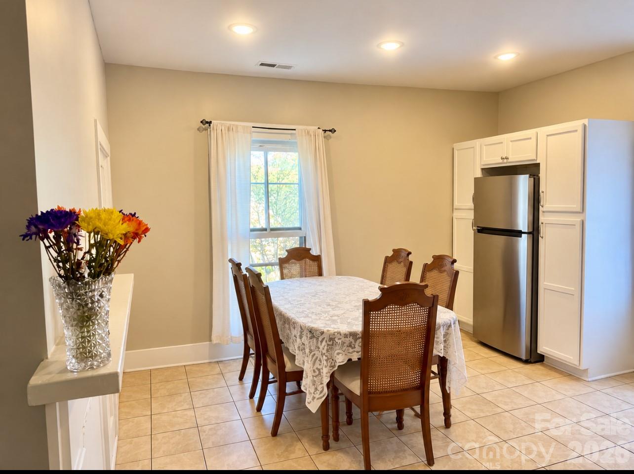 334 Davie Avenue Property Photo 27
