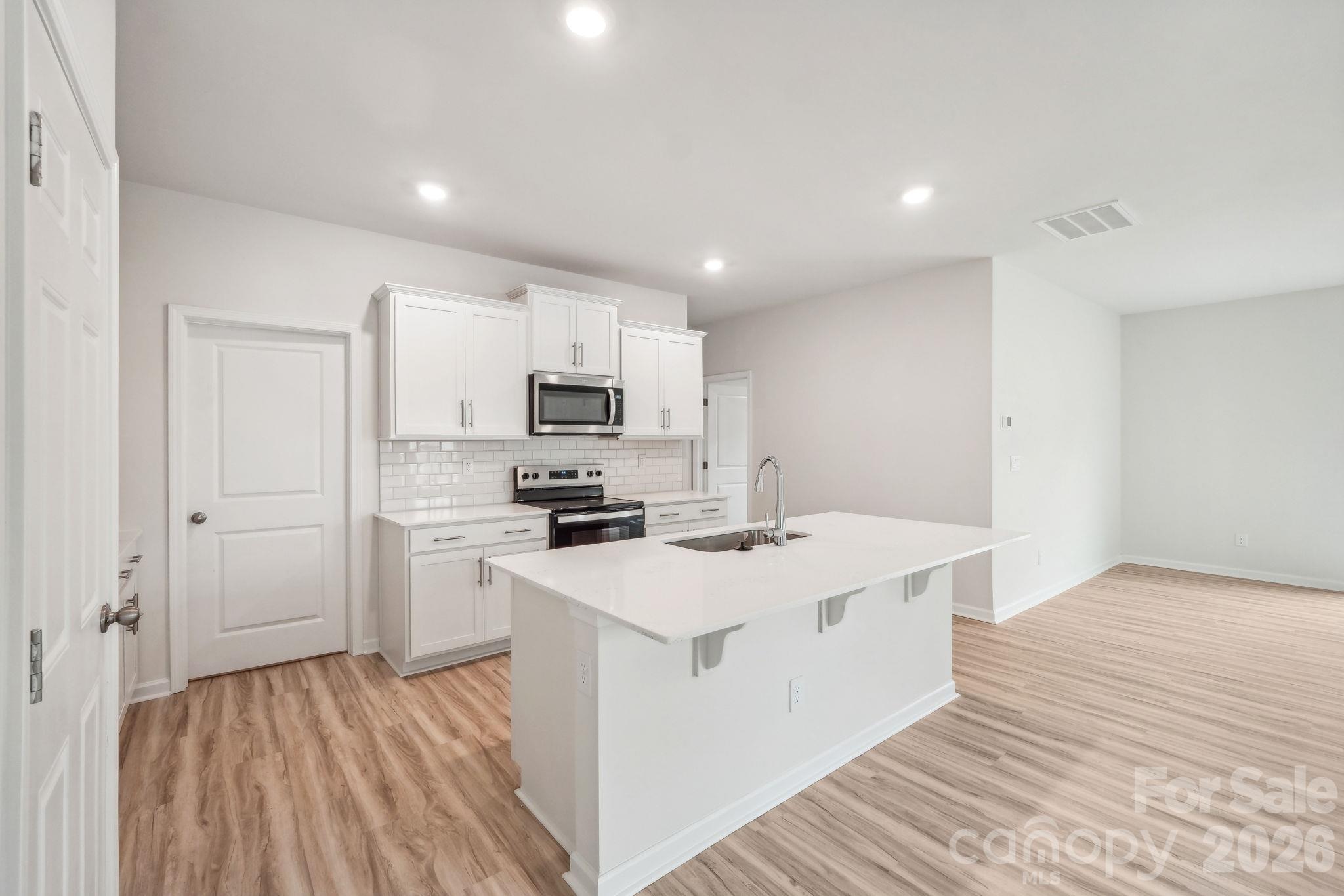 68 Laurel Pointe Drive Property Photo 10