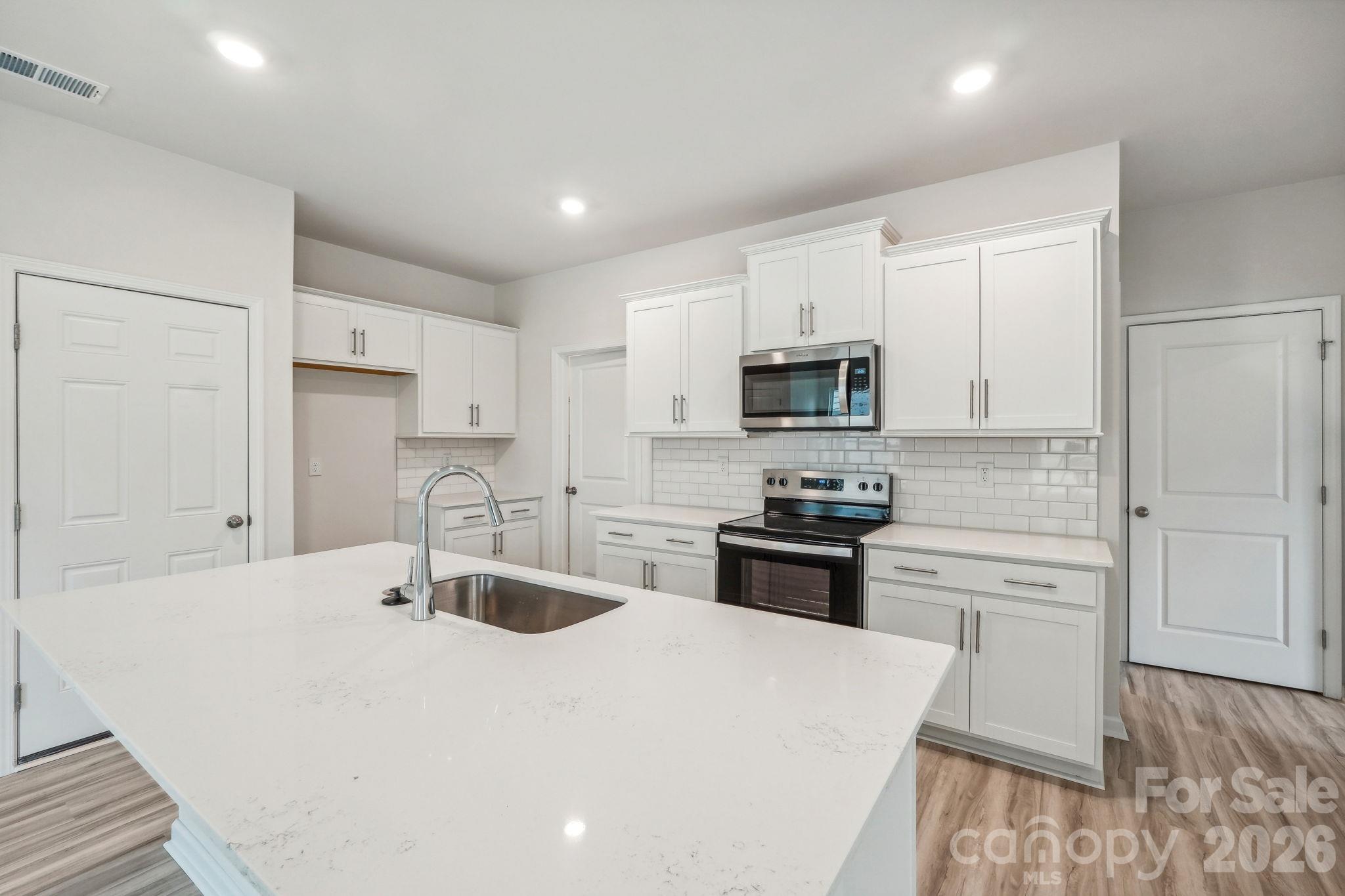 68 Laurel Pointe Drive Property Photo 11