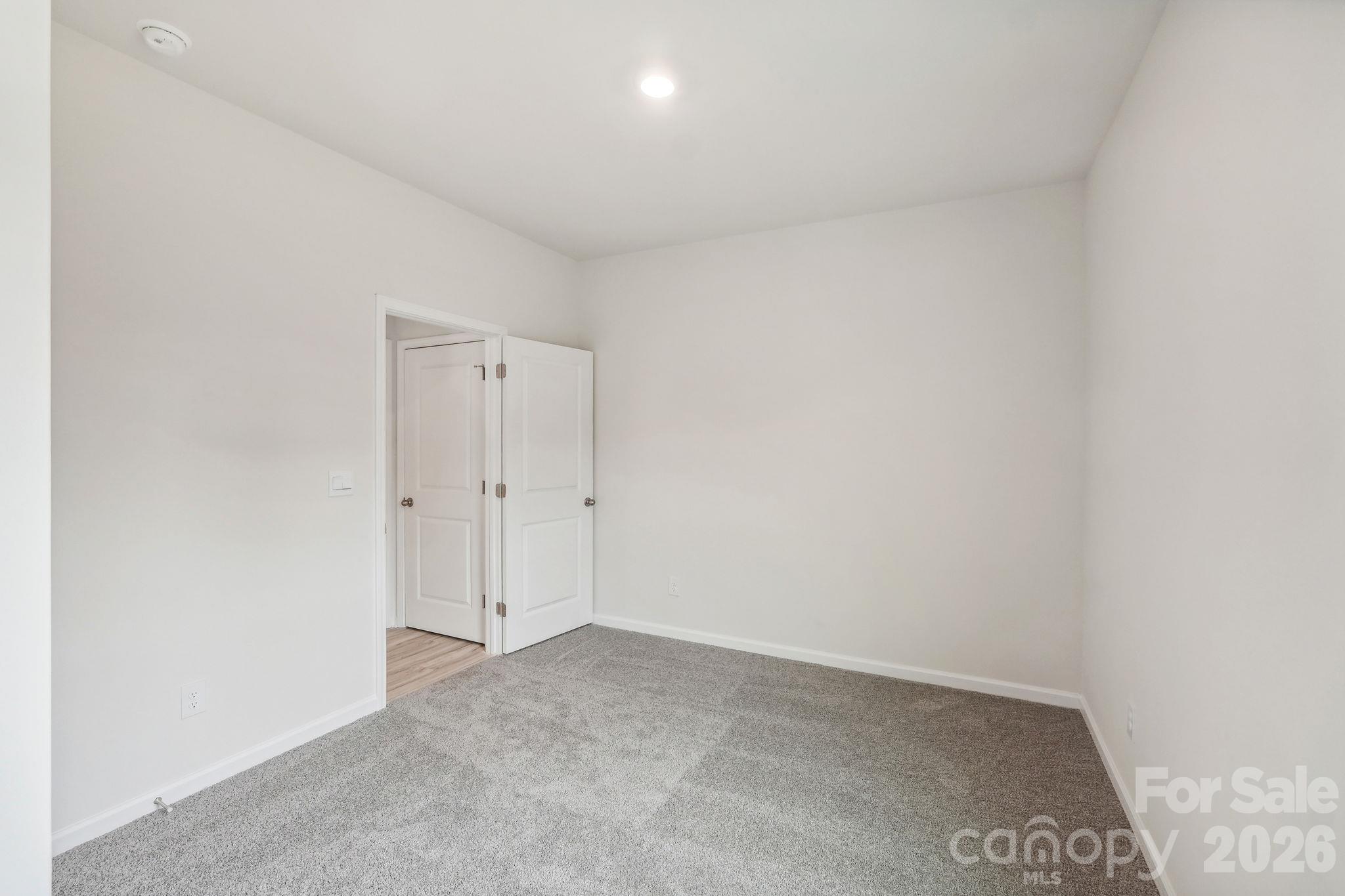 68 Laurel Pointe Drive Property Photo 15