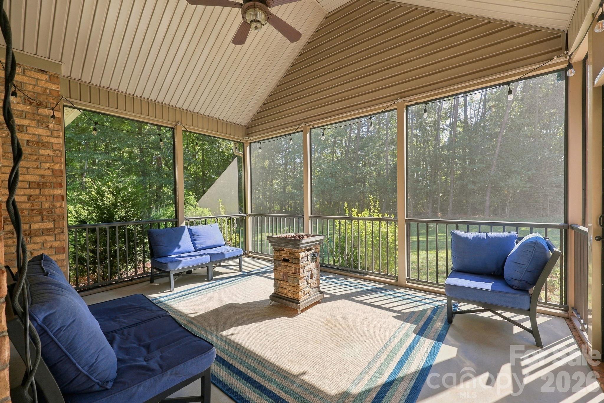 320 Hidden Oaks Drive Property Photo 4