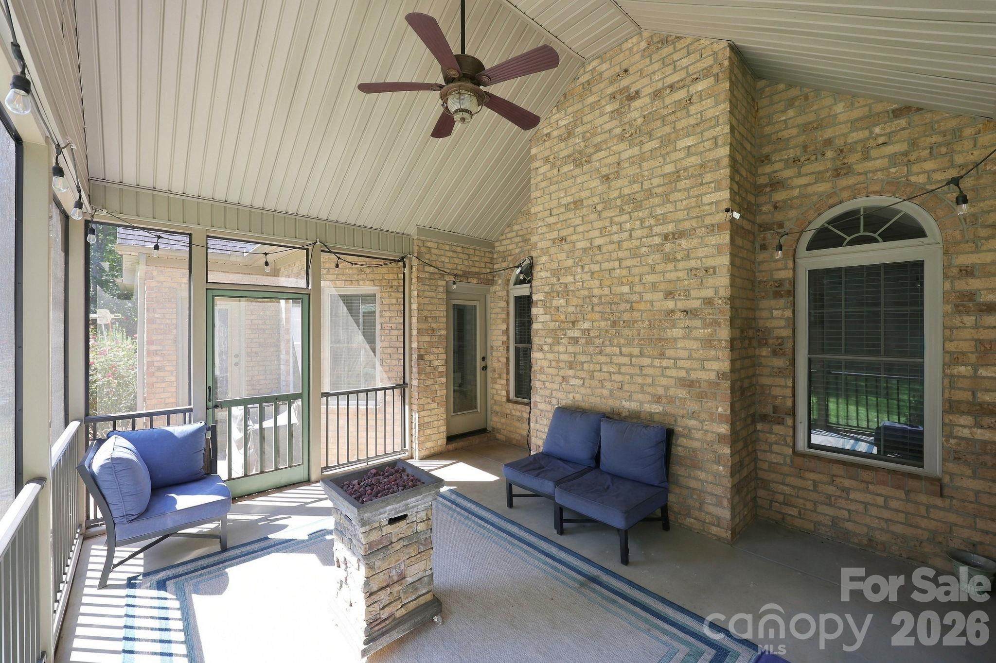 320 Hidden Oaks Drive Property Photo 5
