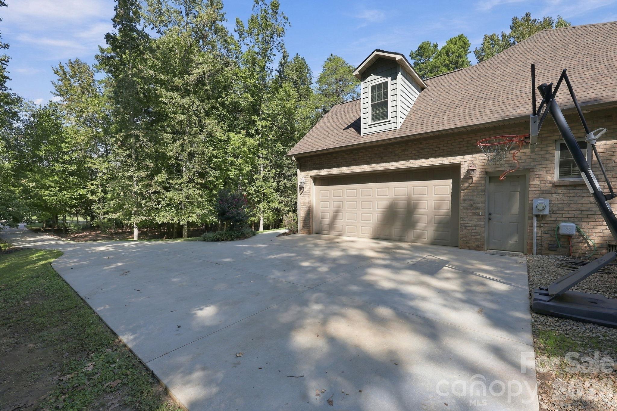 320 Hidden Oaks Drive Property Photo 33