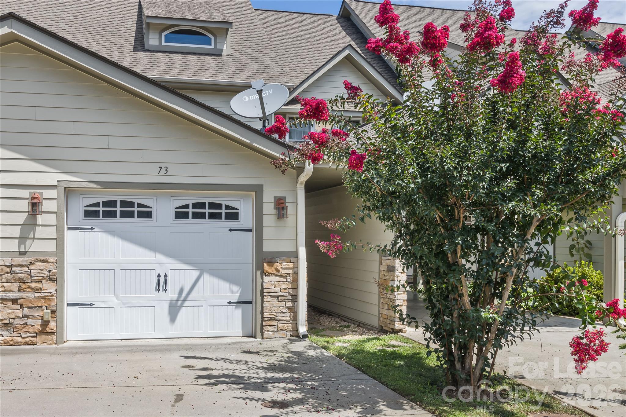 73 Rotunda Circle Property Photo 1