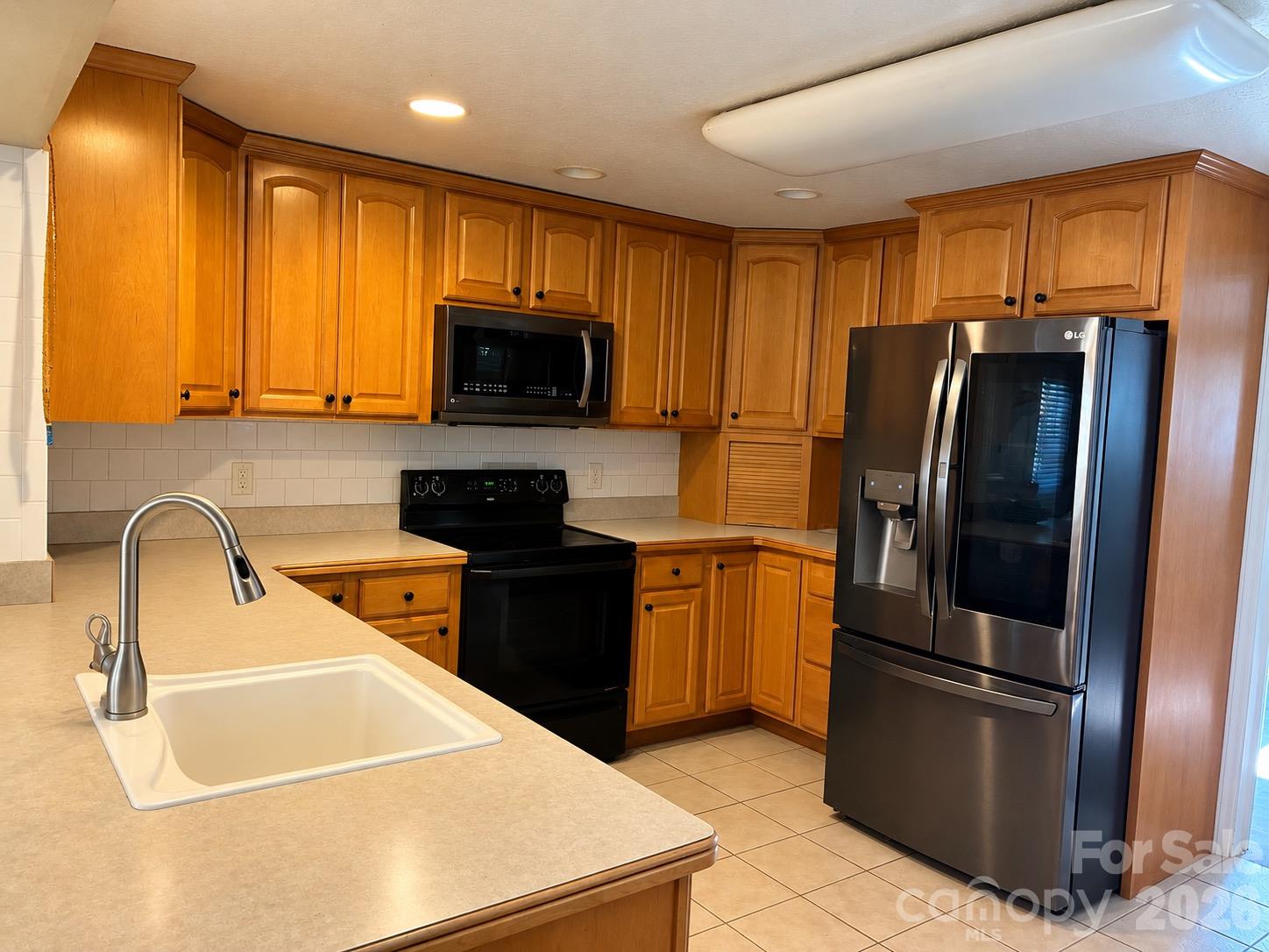 203 Regan Street Property Photo 9