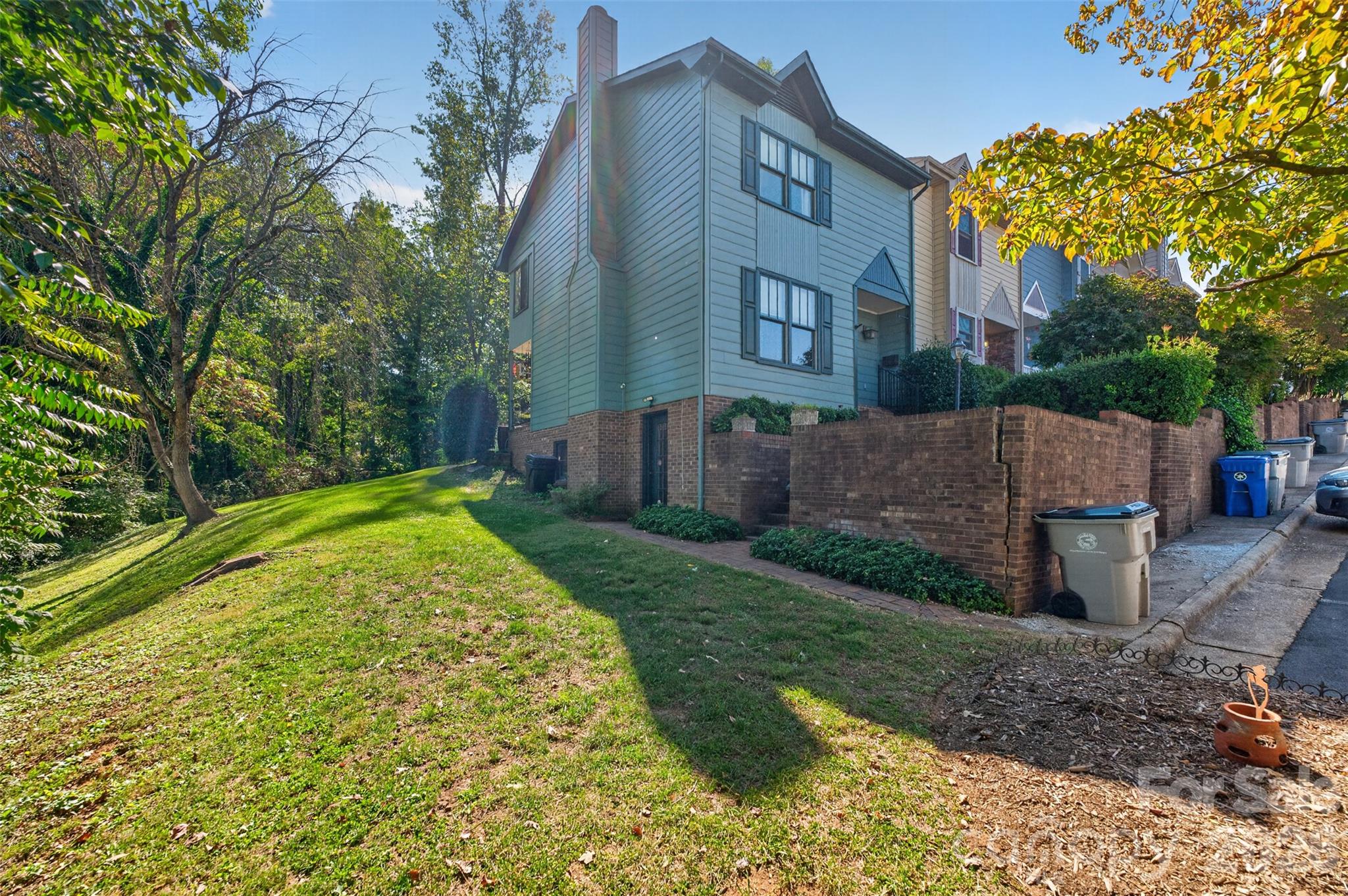 623 College Avenue Property Photo 3