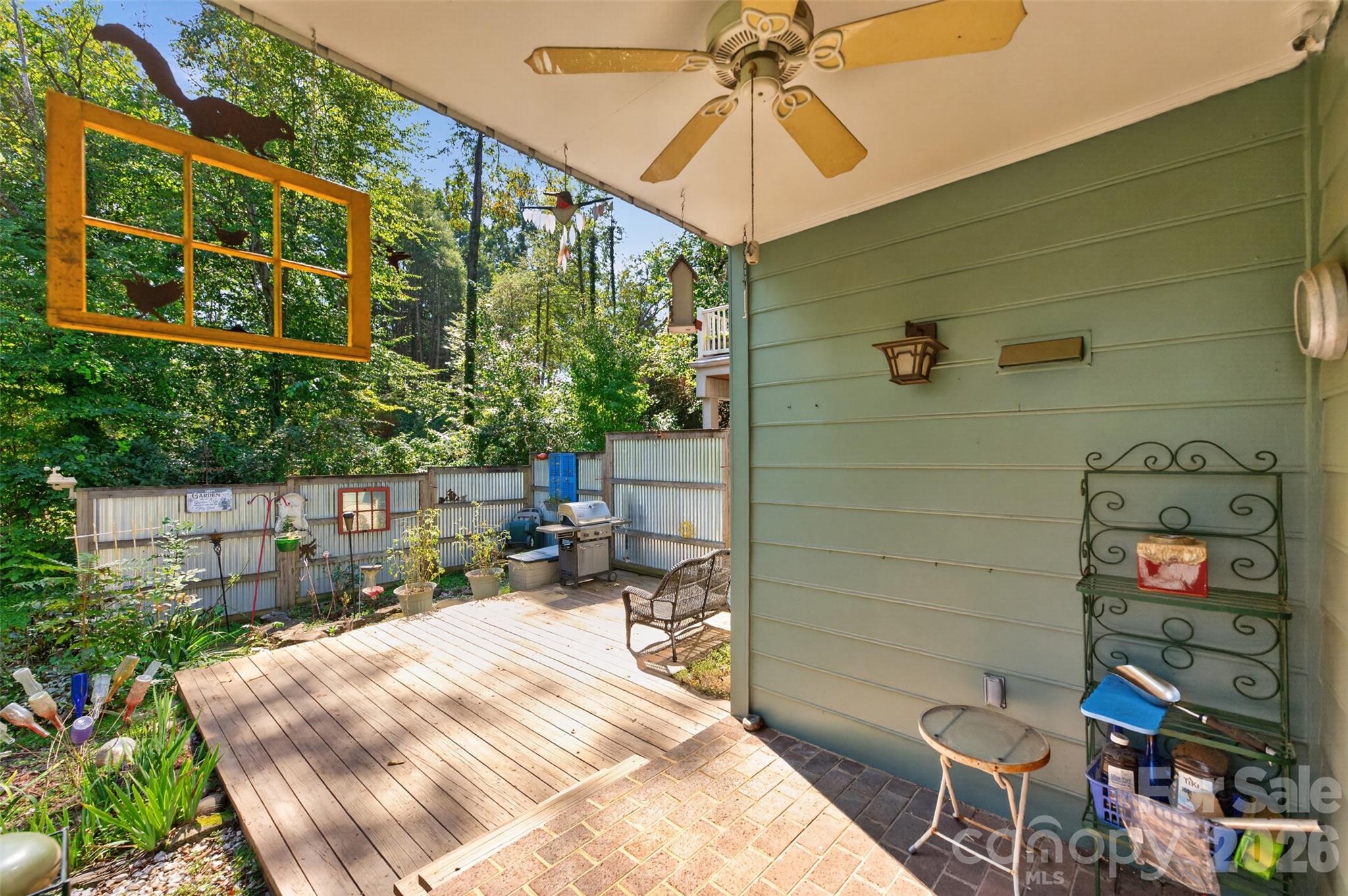 623 College Avenue Property Photo 8