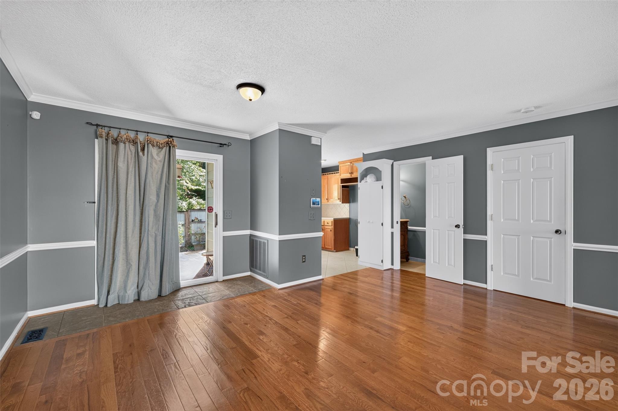 623 College Avenue Property Photo 18