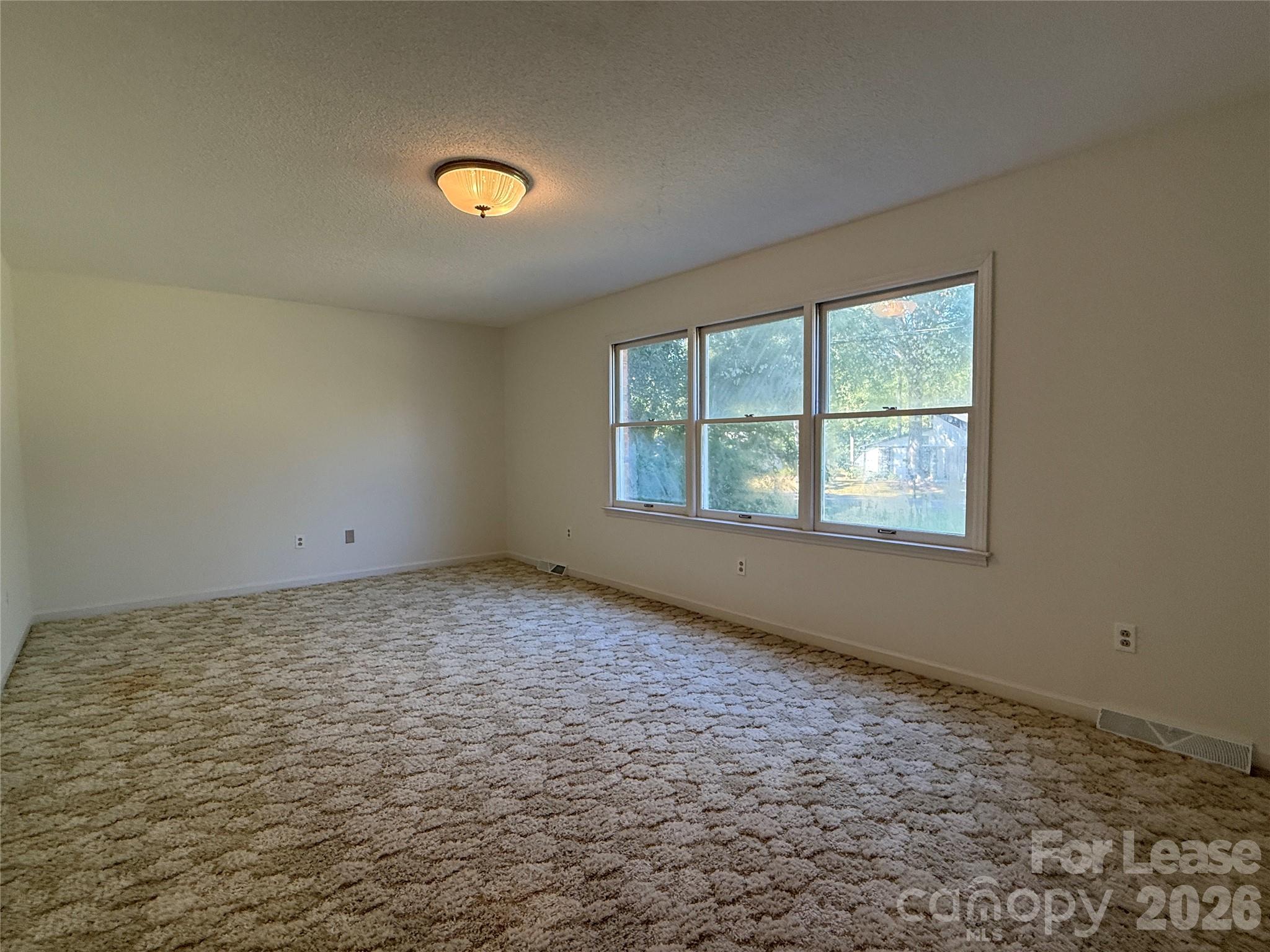 8806 Crestwood Drive Property Photo 5