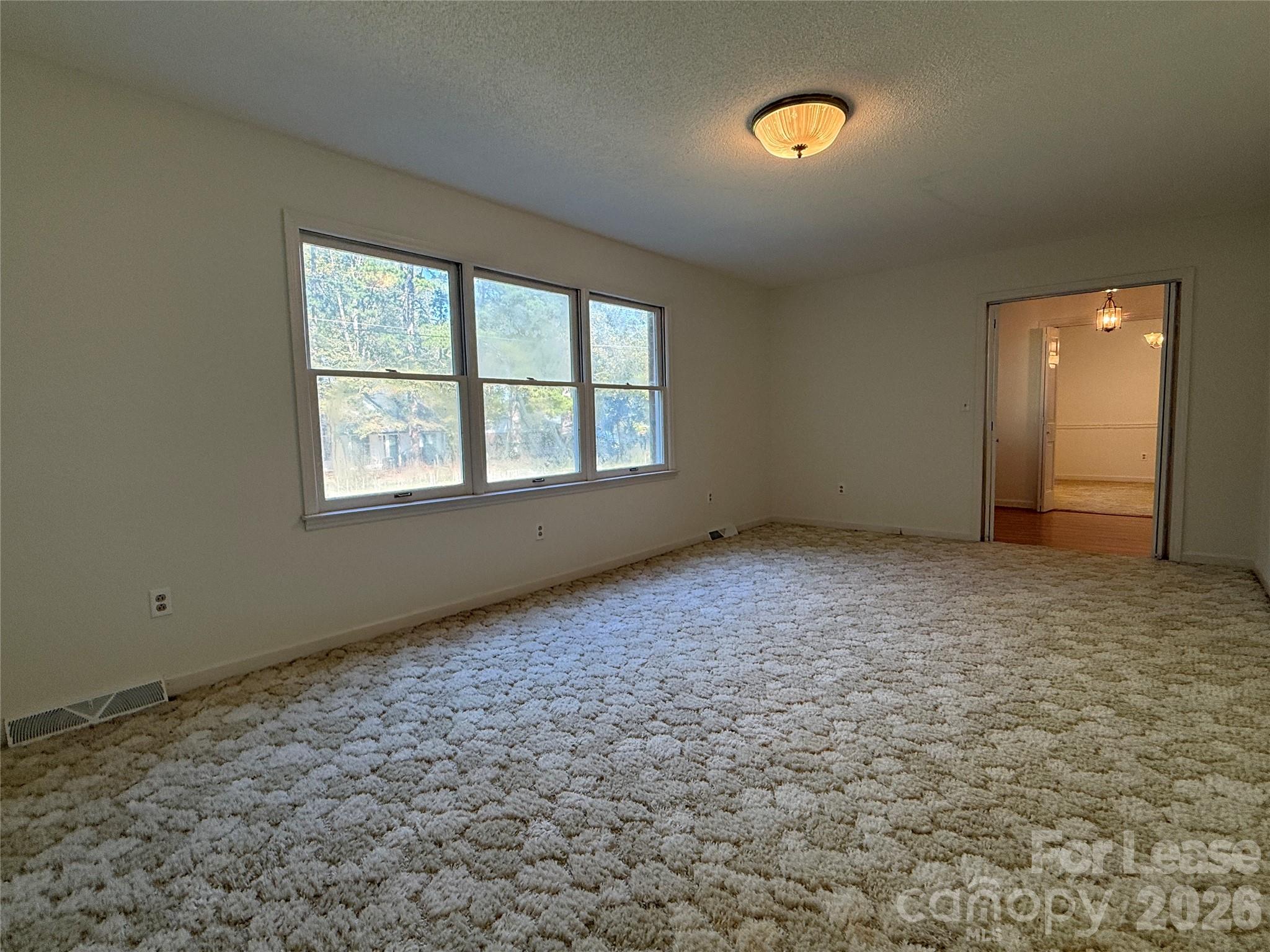 8806 Crestwood Drive Property Photo 8