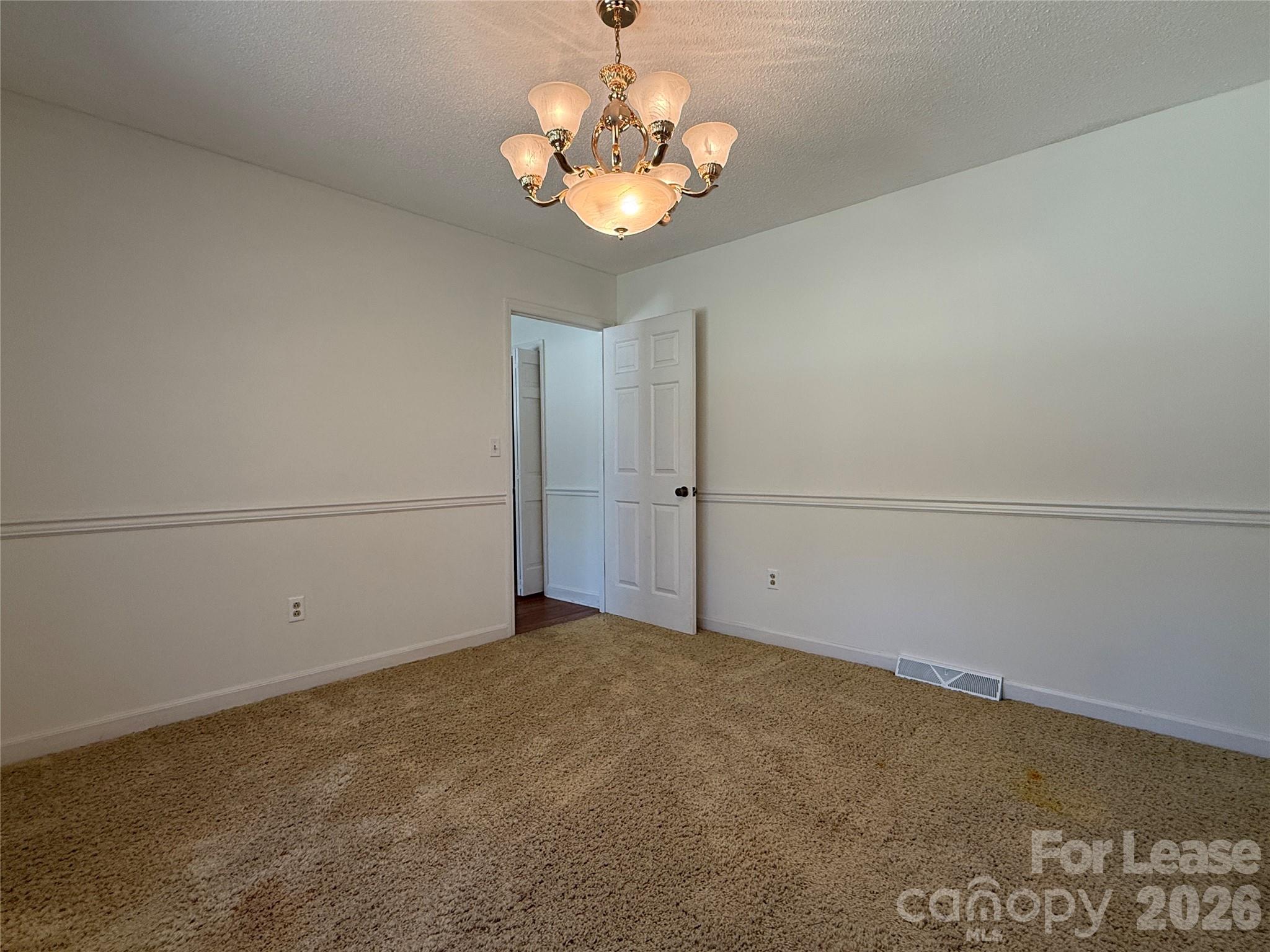 8806 Crestwood Drive Property Photo 9
