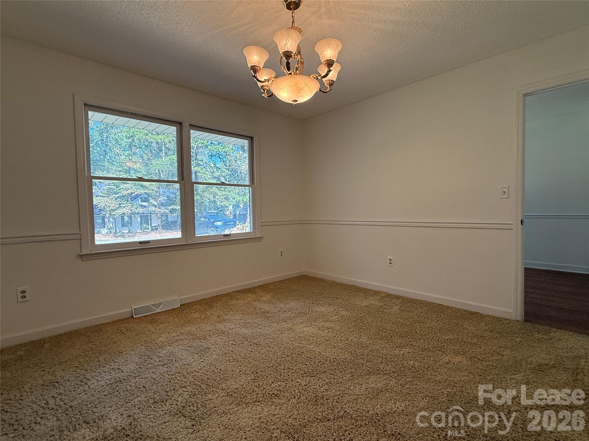 8806 Crestwood Drive Property Photo 10