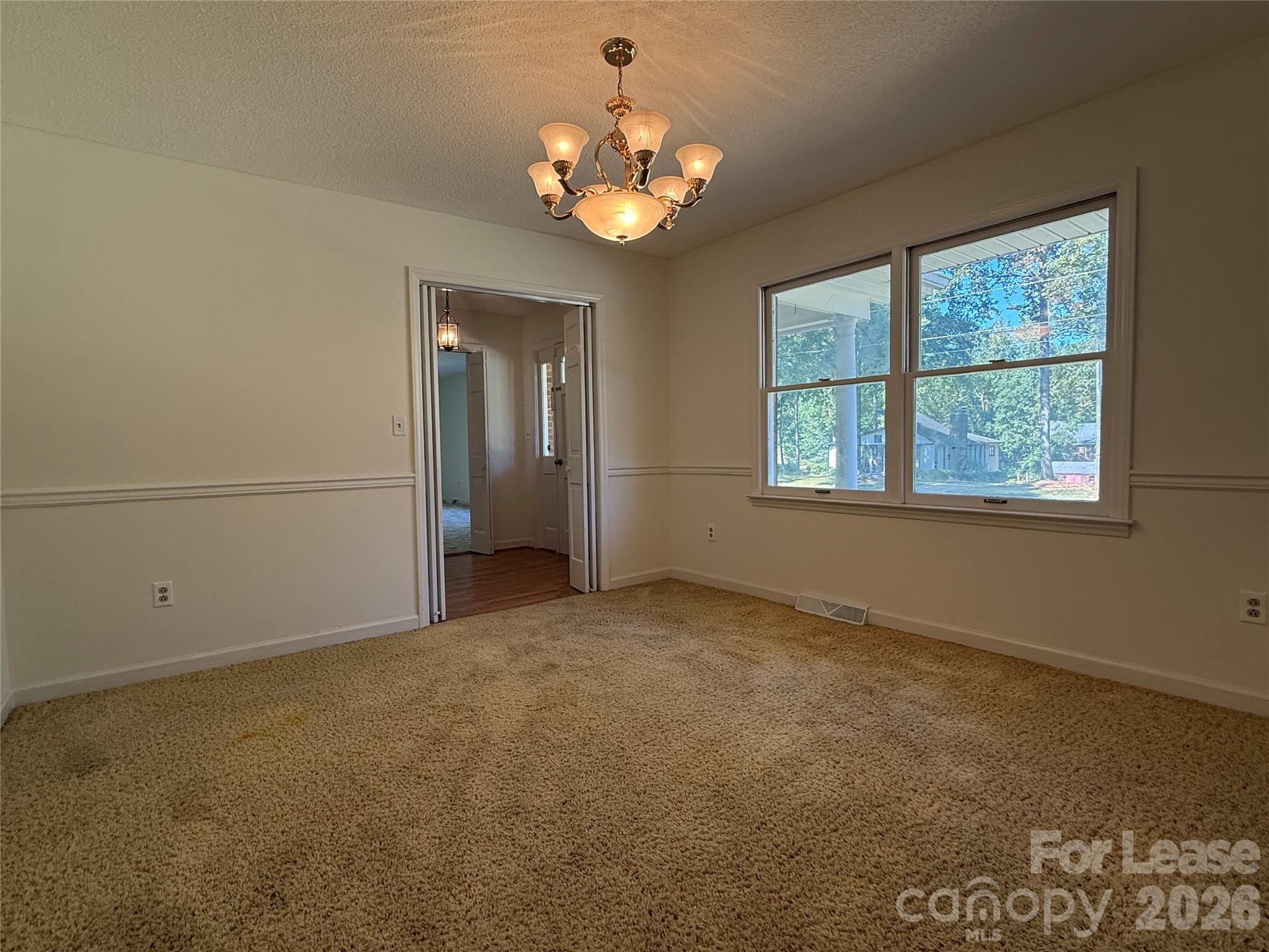 8806 Crestwood Drive Property Photo 11