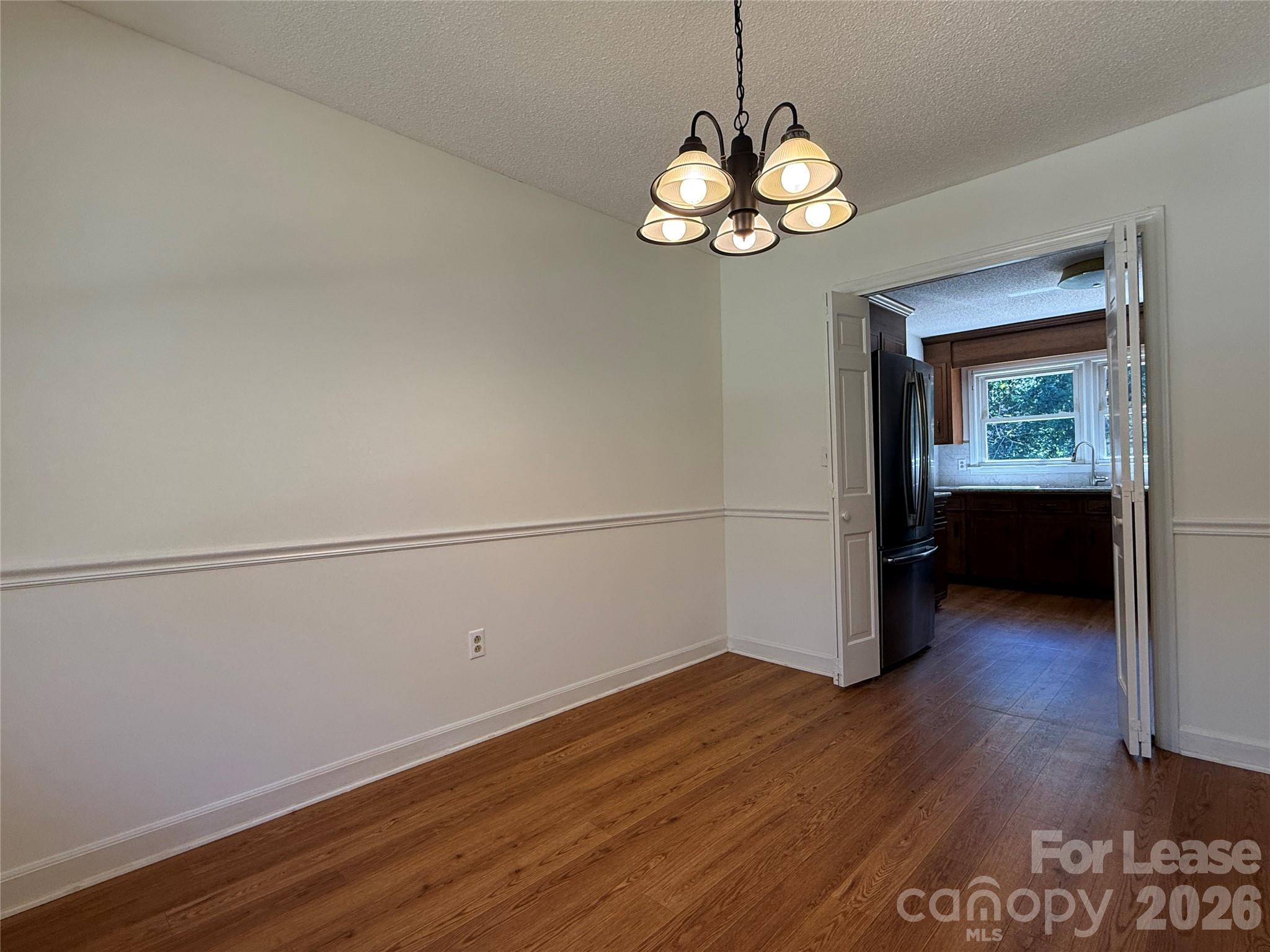 8806 Crestwood Drive Property Photo 13