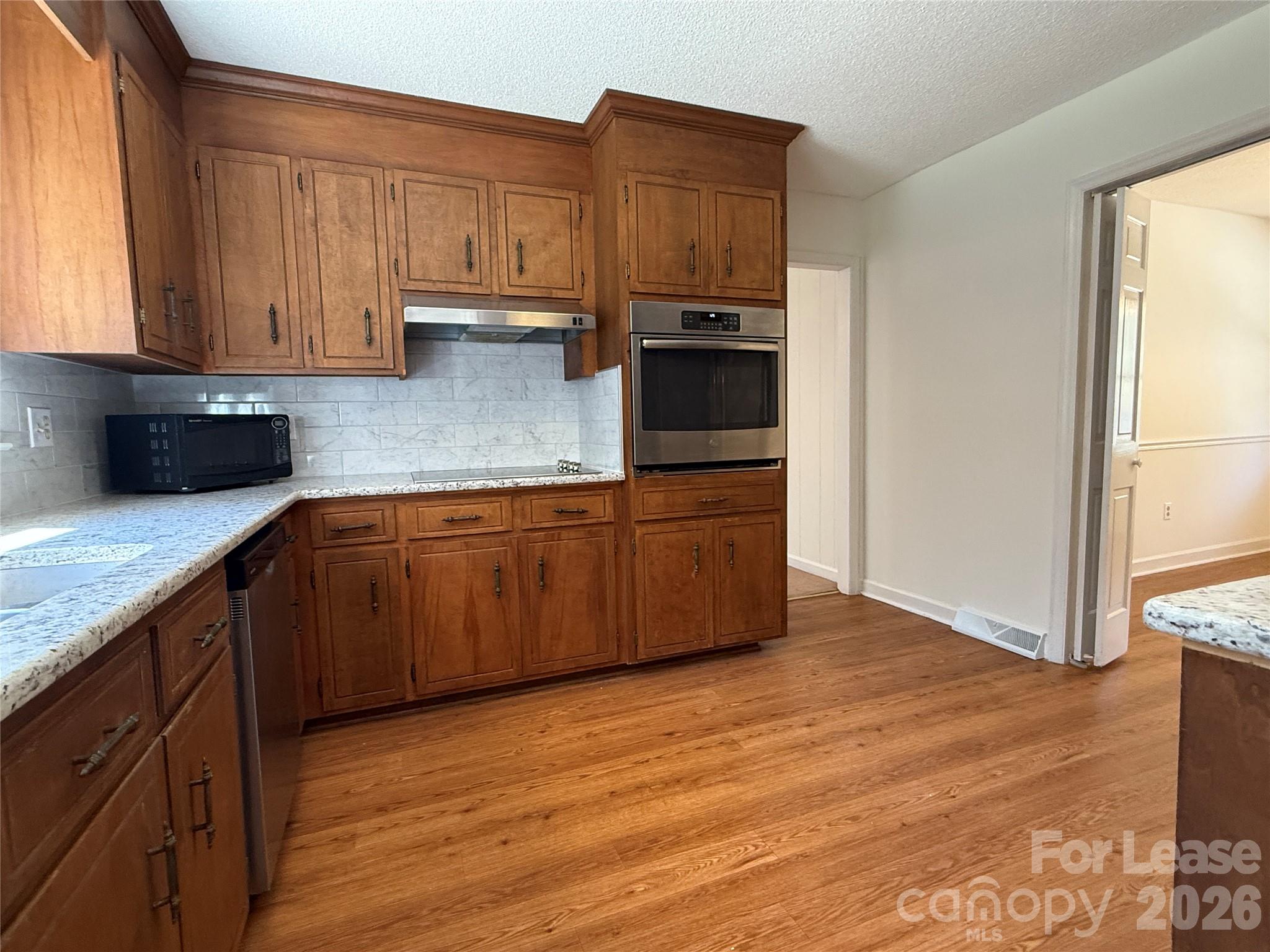 8806 Crestwood Drive Property Photo 14