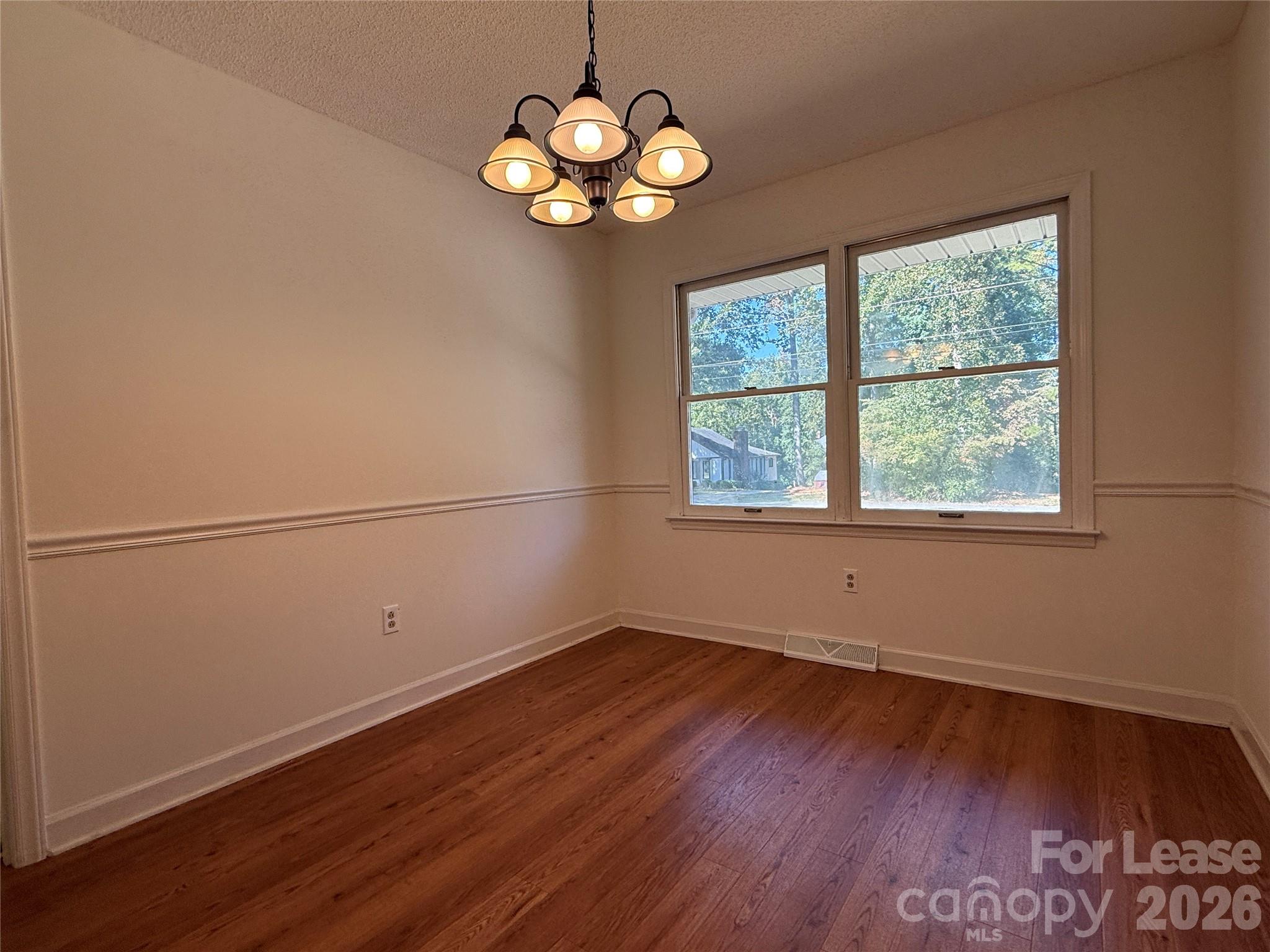 8806 Crestwood Drive Property Photo 15