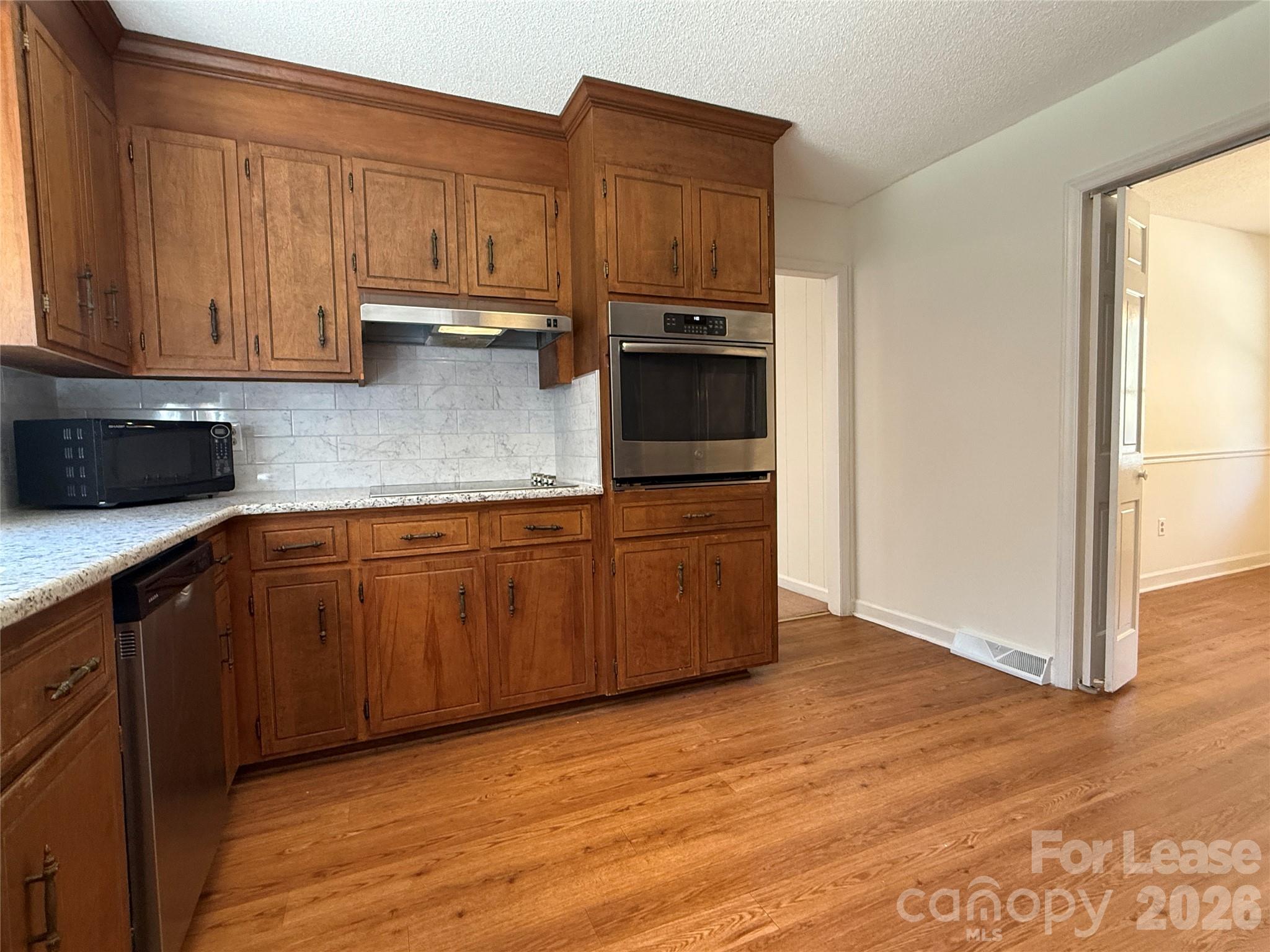 8806 Crestwood Drive Property Photo 18