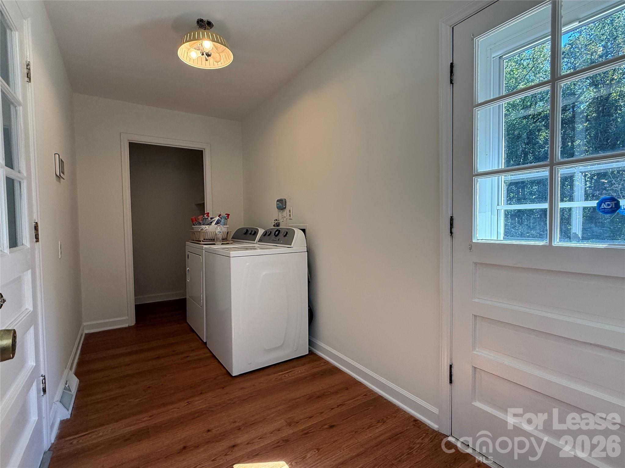 8806 Crestwood Drive Property Photo 20