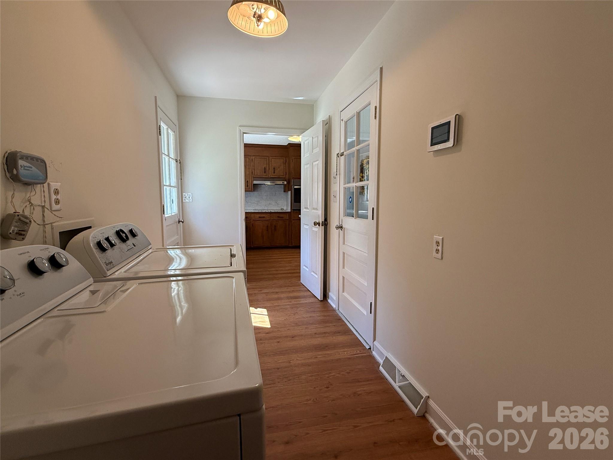 8806 Crestwood Drive Property Photo 21