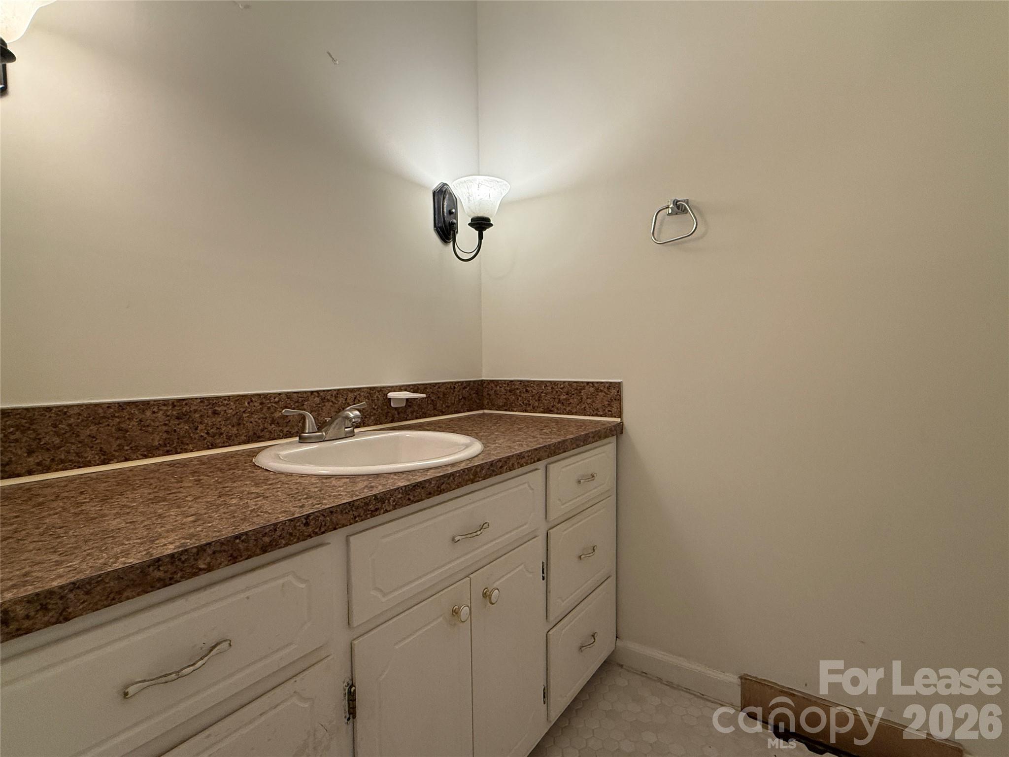 8806 Crestwood Drive Property Photo 29