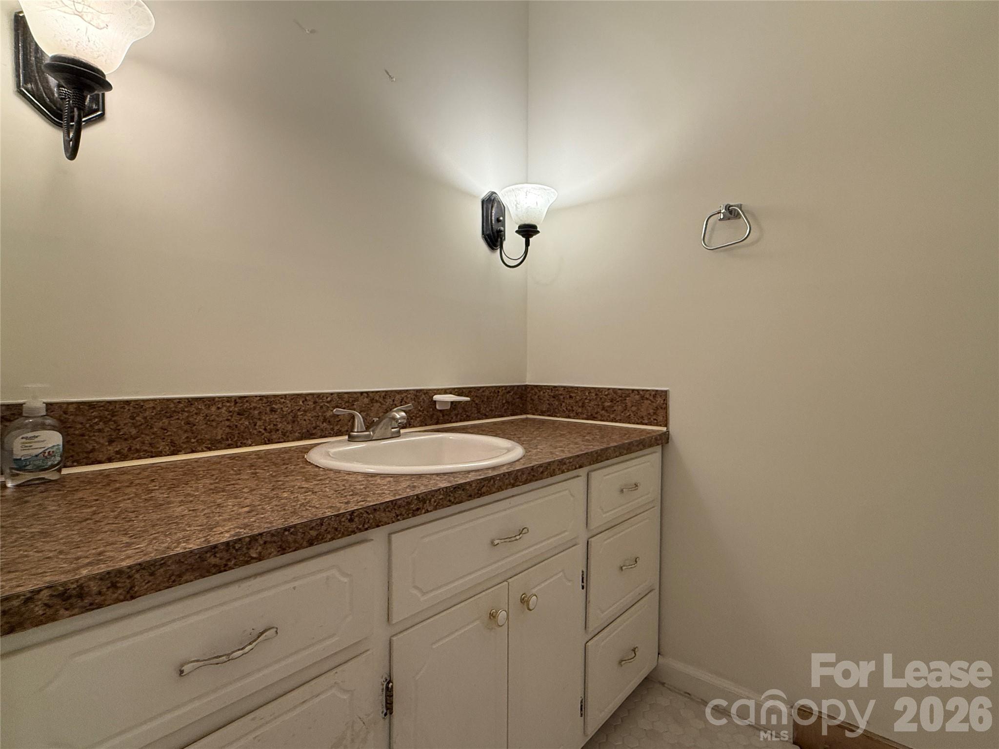 8806 Crestwood Drive Property Photo 30