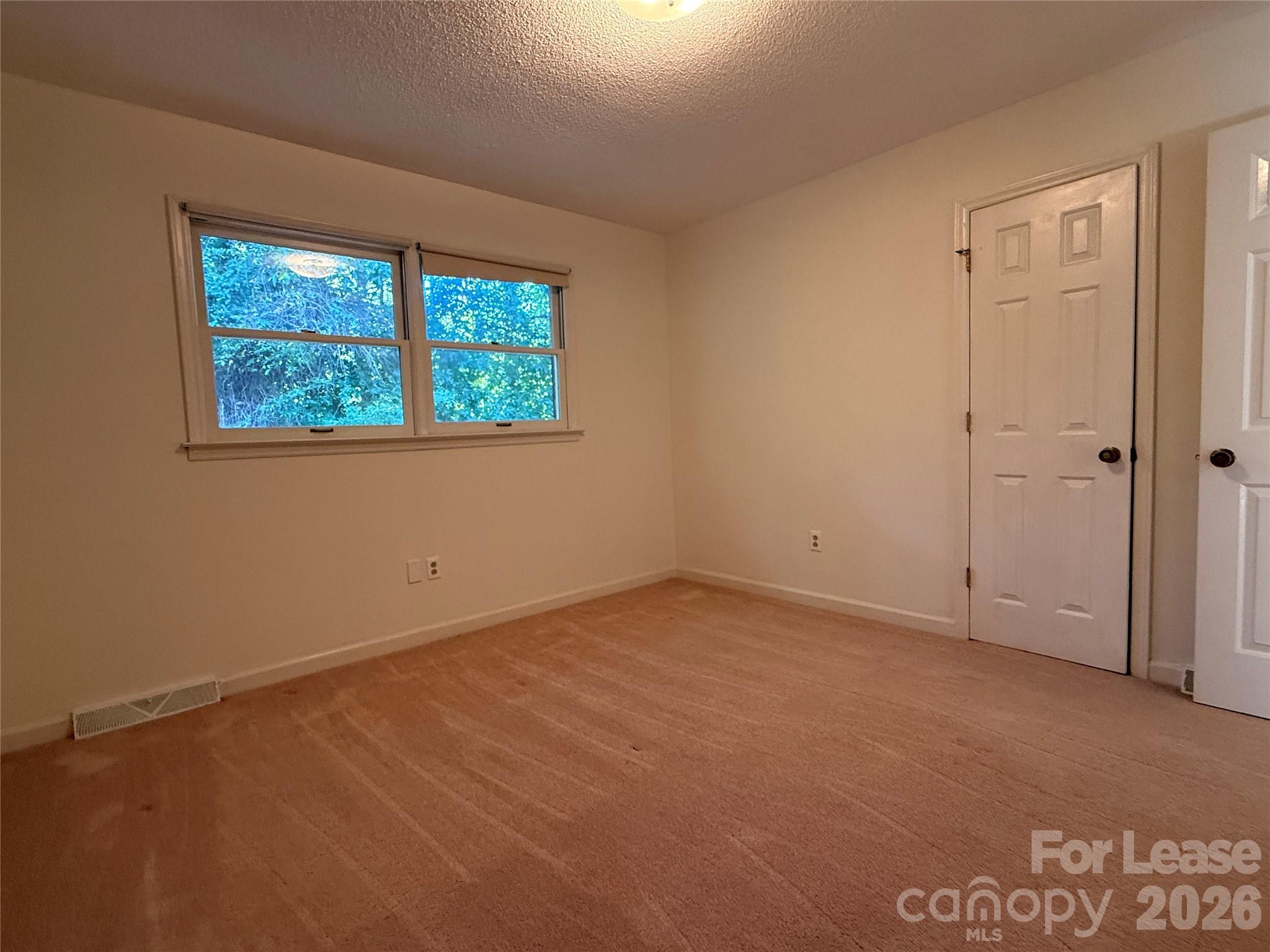 8806 Crestwood Drive Property Photo 35