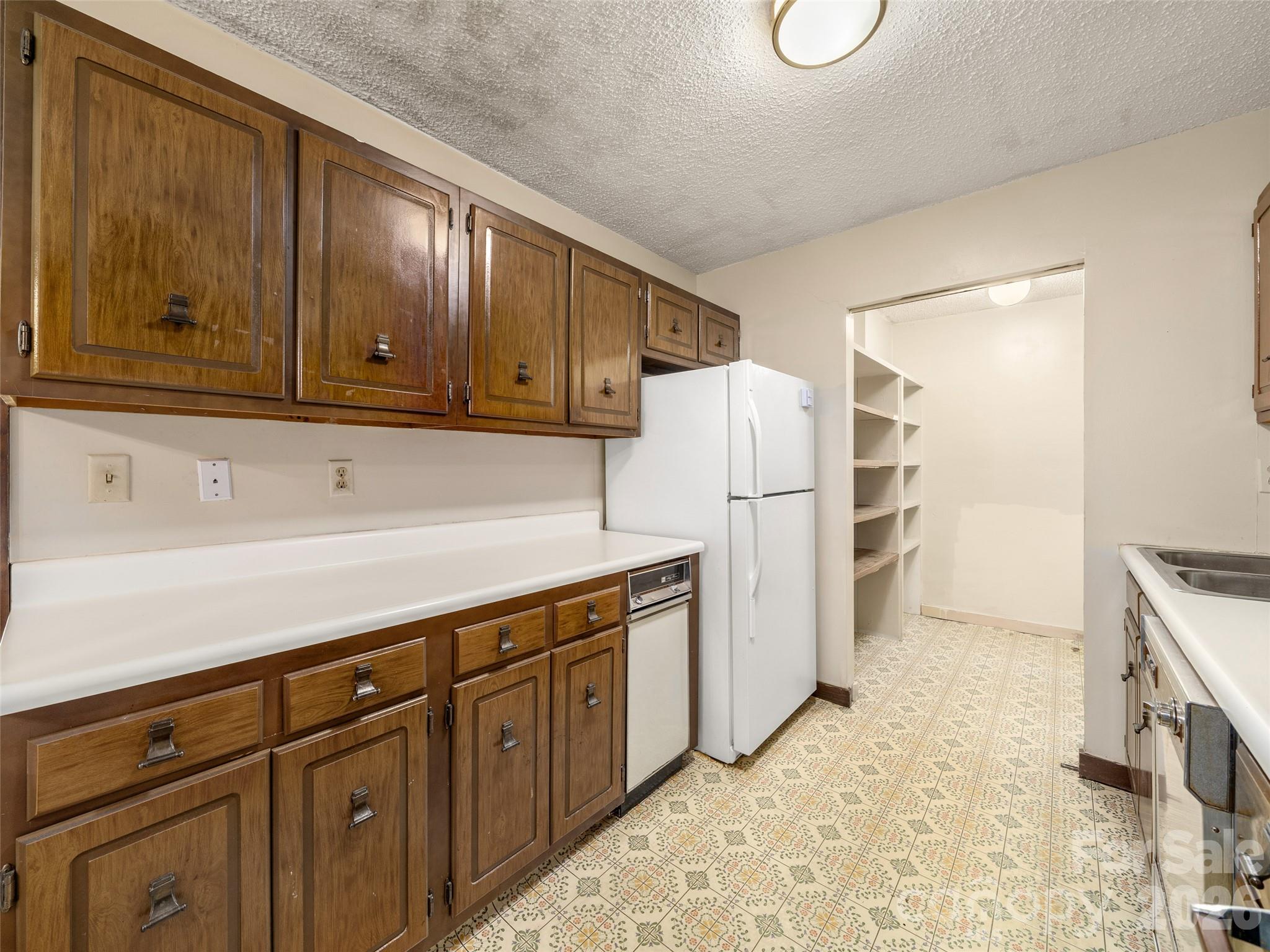 111 Shepard Square 605 Property Photo 10