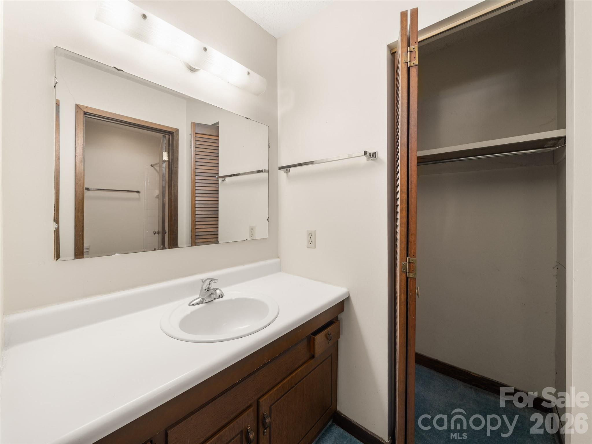111 Shepard Square 605 Property Photo 18