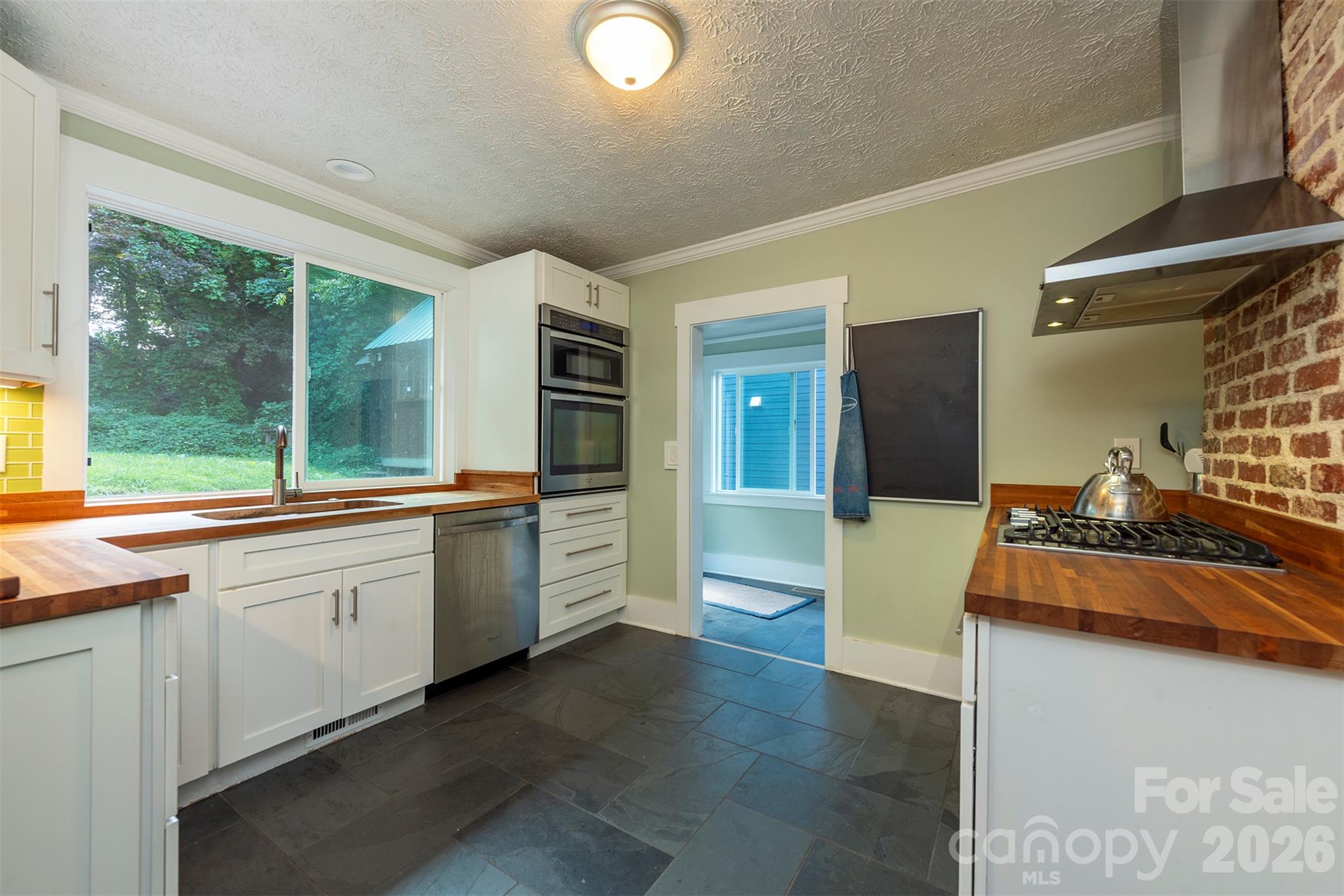 22 Weaver Street Property Photo 8